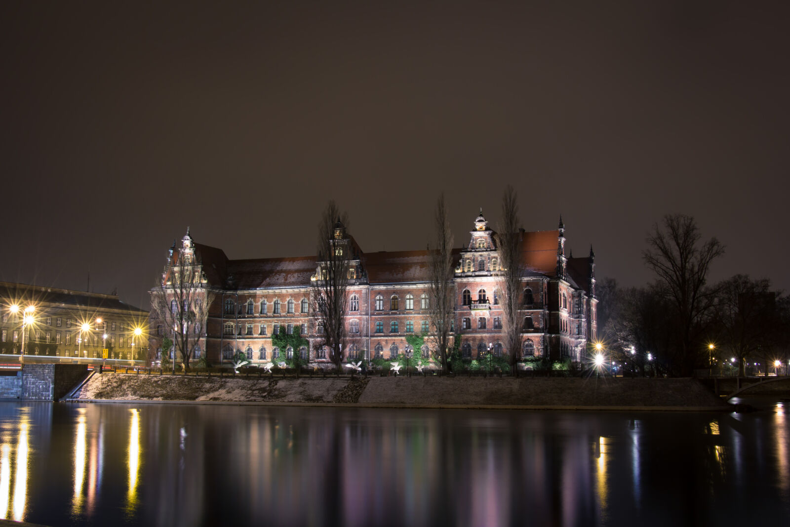 Canon EOS 60D + Canon EF-S 18-135mm F3.5-5.6 IS STM sample photo. Night, river, wroclaw photography