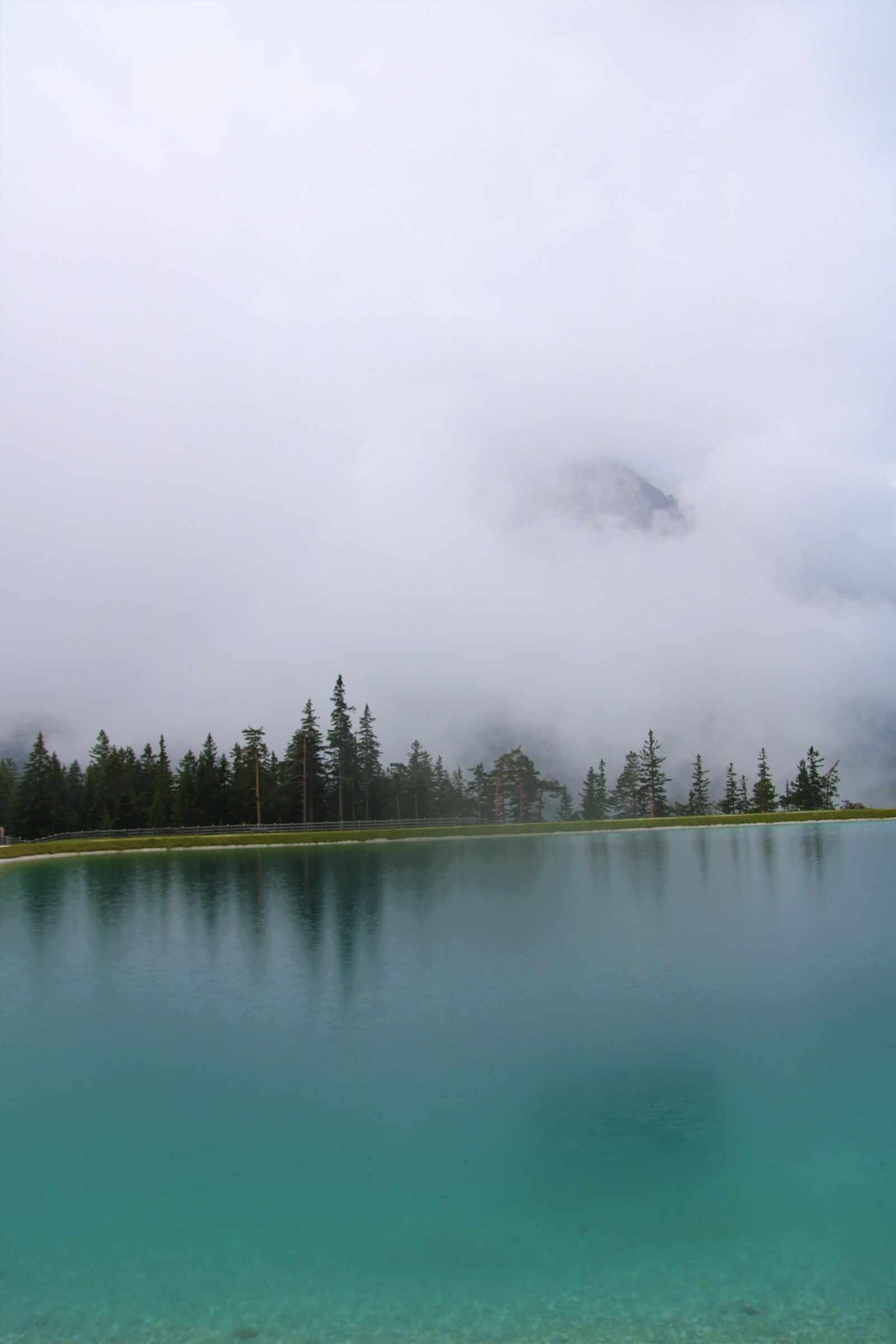 Canon EOS 750D (EOS Rebel T6i / EOS Kiss X8i) sample photo. Mist, lake, landscape photography