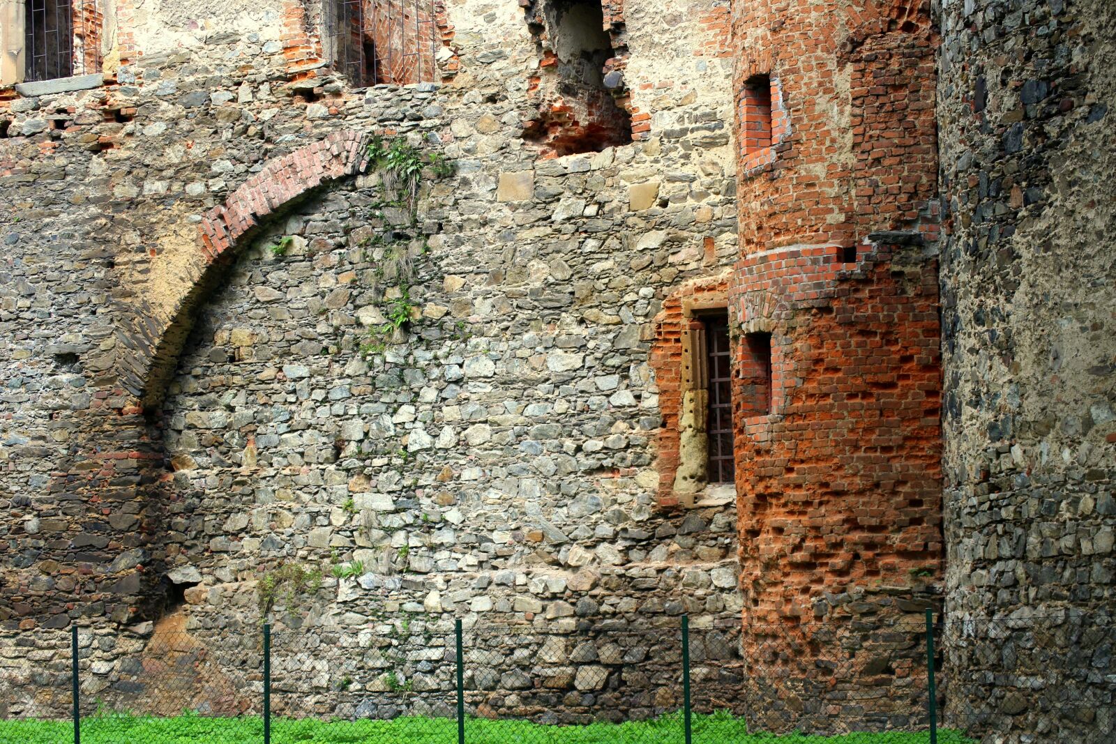 Canon EOS 1200D (EOS Rebel T5 / EOS Kiss X70 / EOS Hi) sample photo. Lake dusia, castle ruins photography