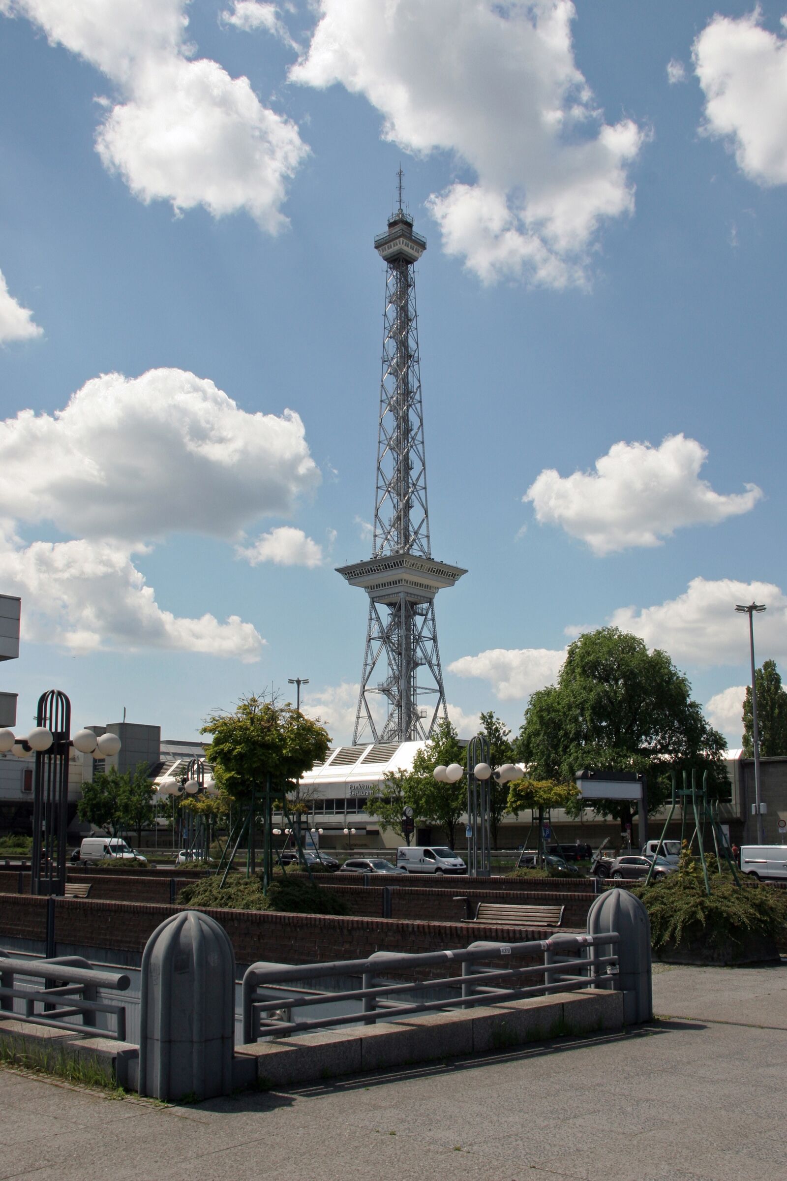 Canon EOS 20D sample photo. Architecture, building, icc-berlin photography