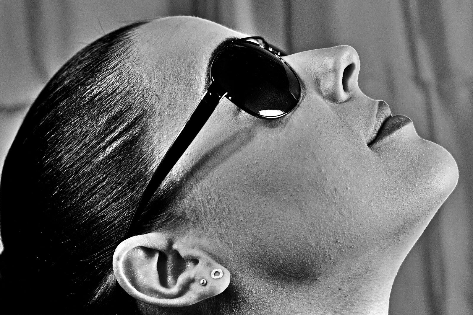 Sony DT 50mm F1.8 SAM sample photo. Portrait, woman, sunglasses photography