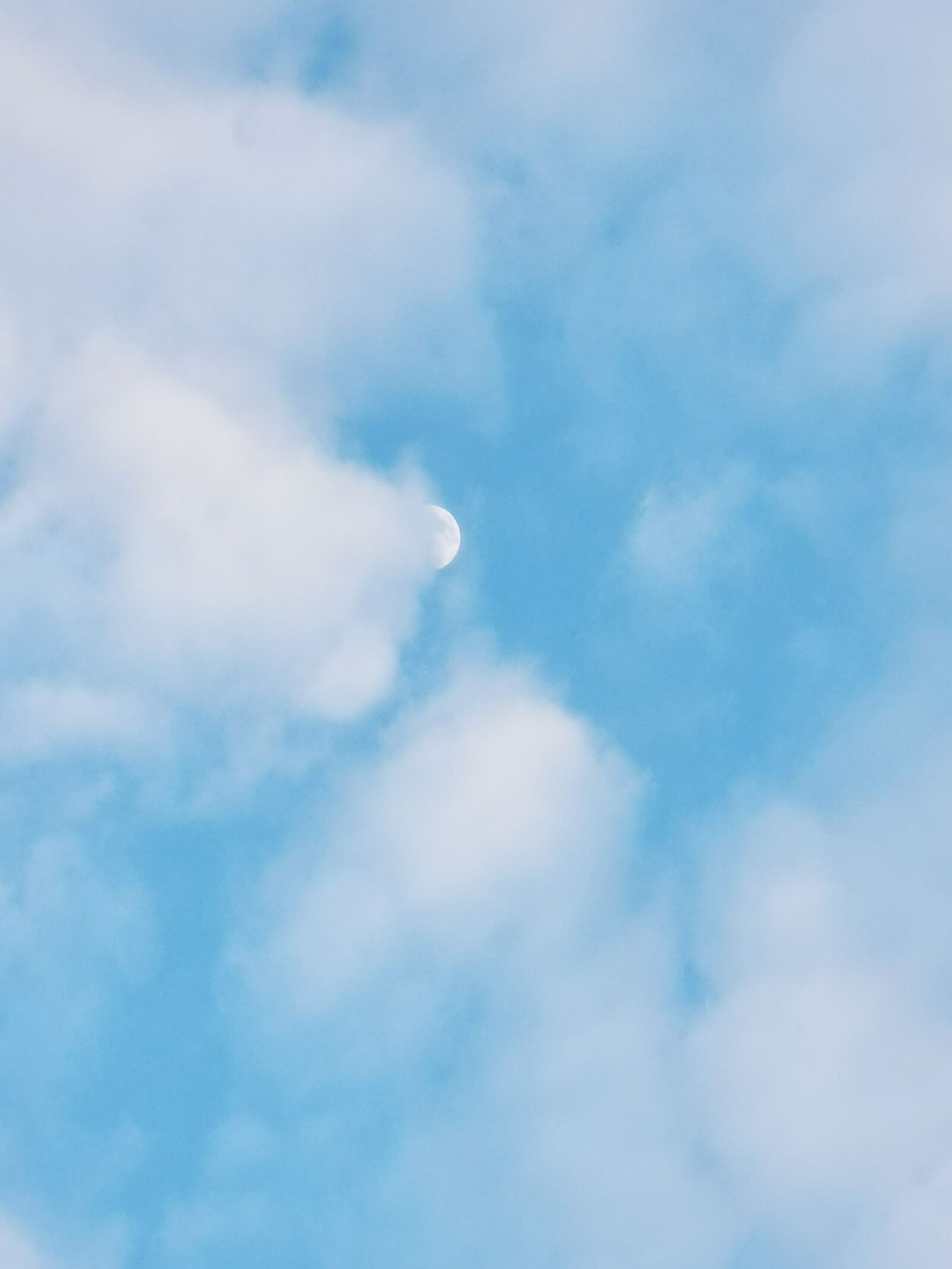 HUAWEI P30 sample photo. Sky, clouds, moon photography