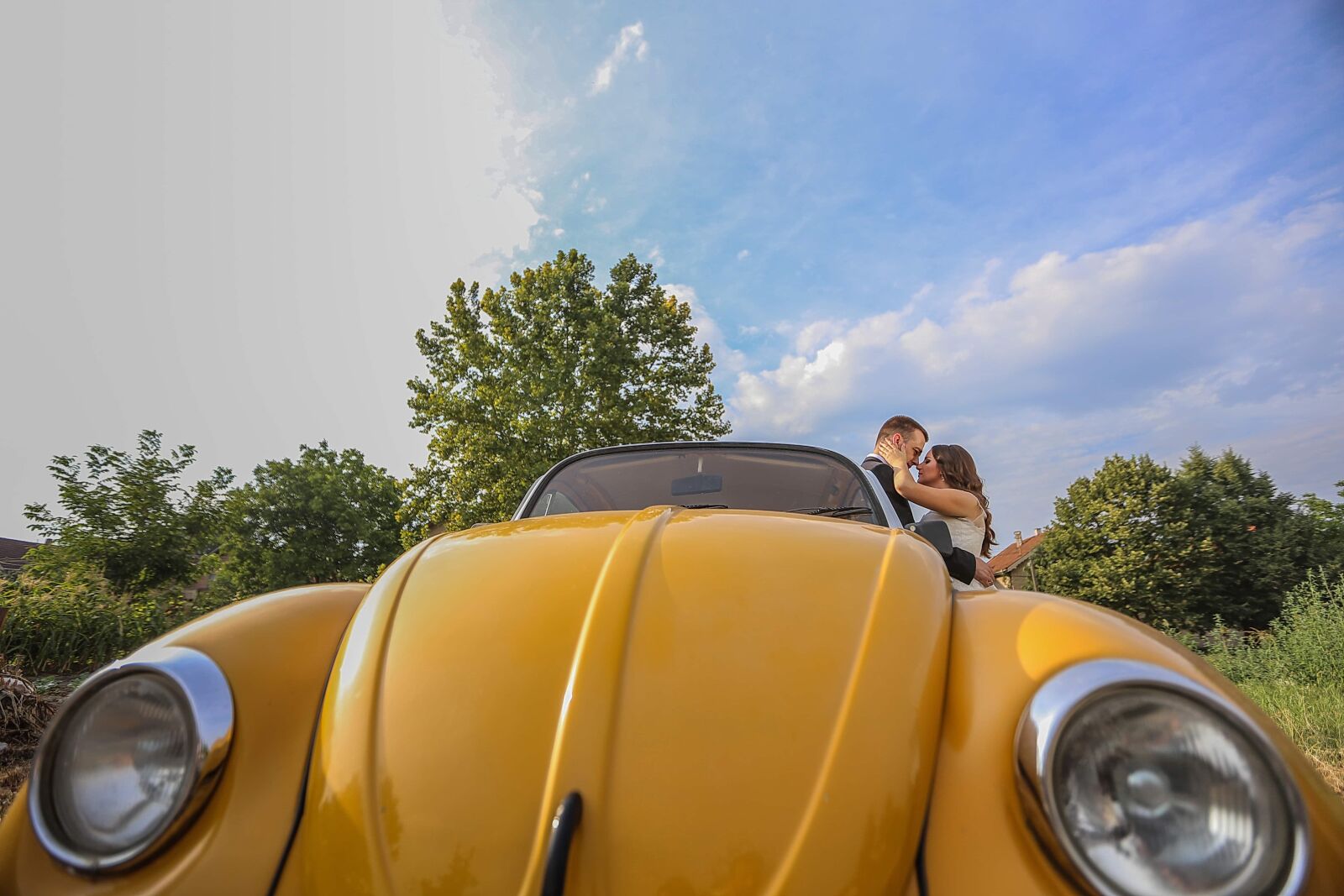 Canon EF 16-35mm F2.8L II USM sample photo. Oldtimer, car, romance, lover photography