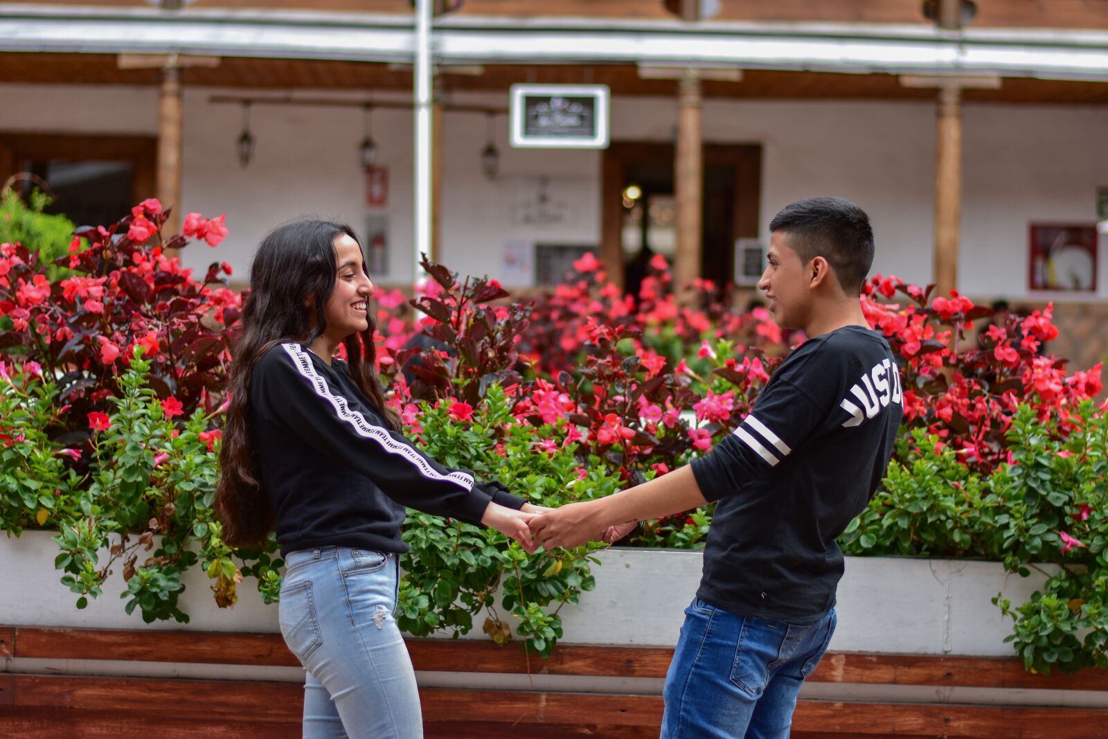 Nikon D3400 sample photo. Young, couple, relationship photography