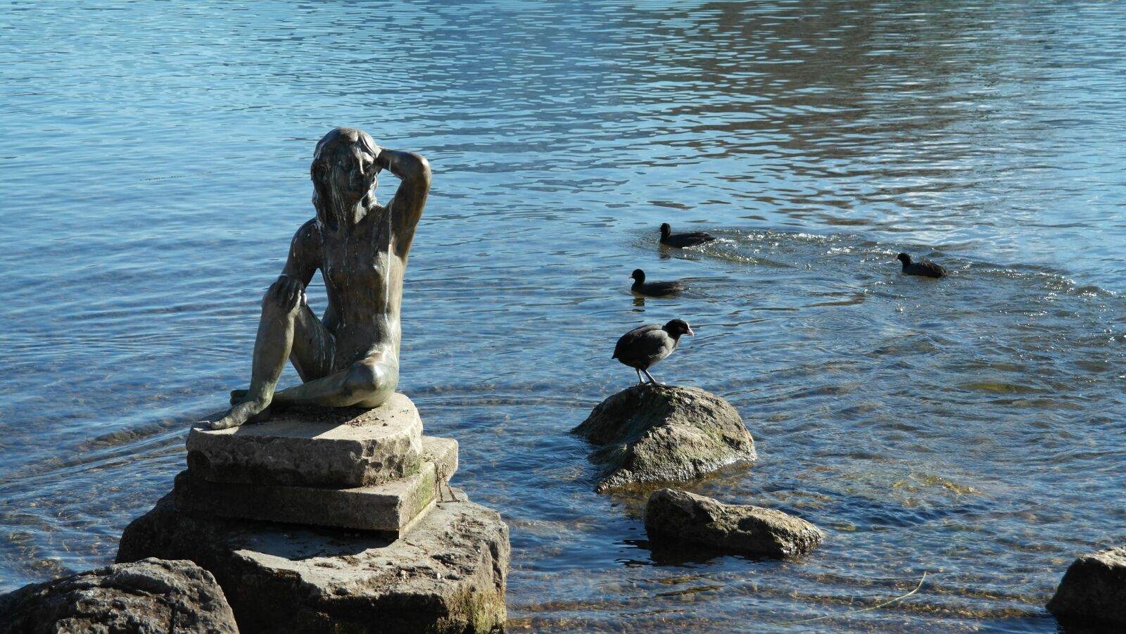 Samsung NX20 sample photo. Water, figure, lake photography