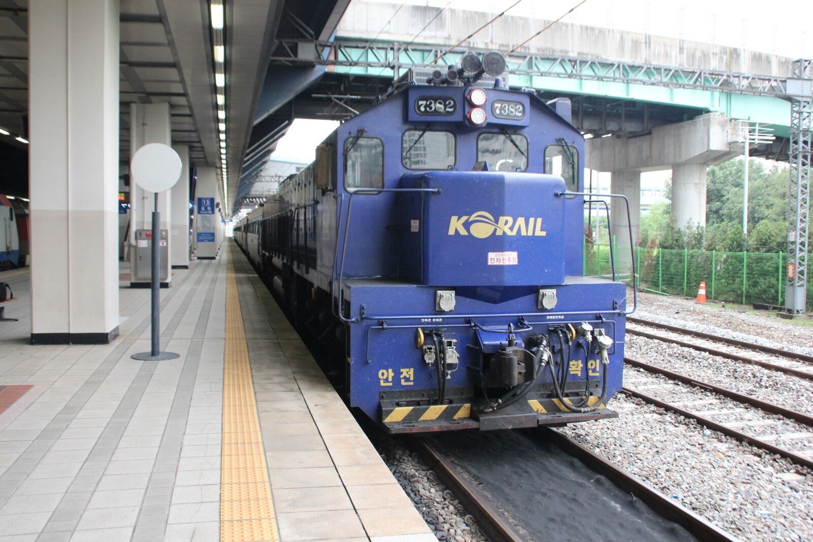 Canon EOS 600D (Rebel EOS T3i / EOS Kiss X5) sample photo. Train, railway, transportation photography