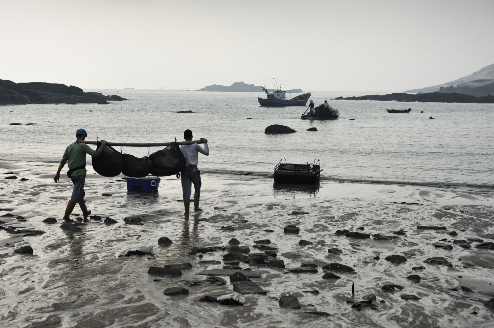 Nikon D700 sample photo. Fishermen, catching the sea photography