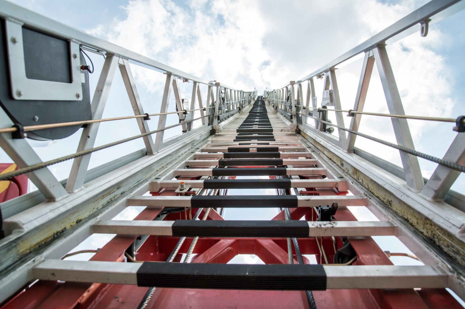 Nikon D3200 sample photo. Fire, turntable ladder, fire photography