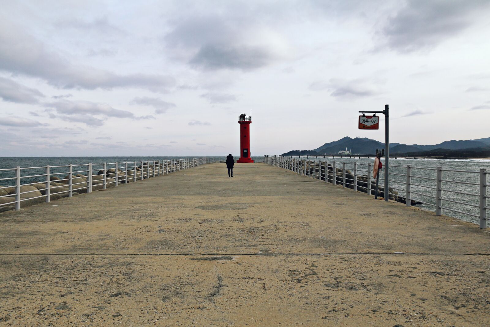 Canon EF-S 18-200mm F3.5-5.6 IS sample photo. Sea, beach, water photography