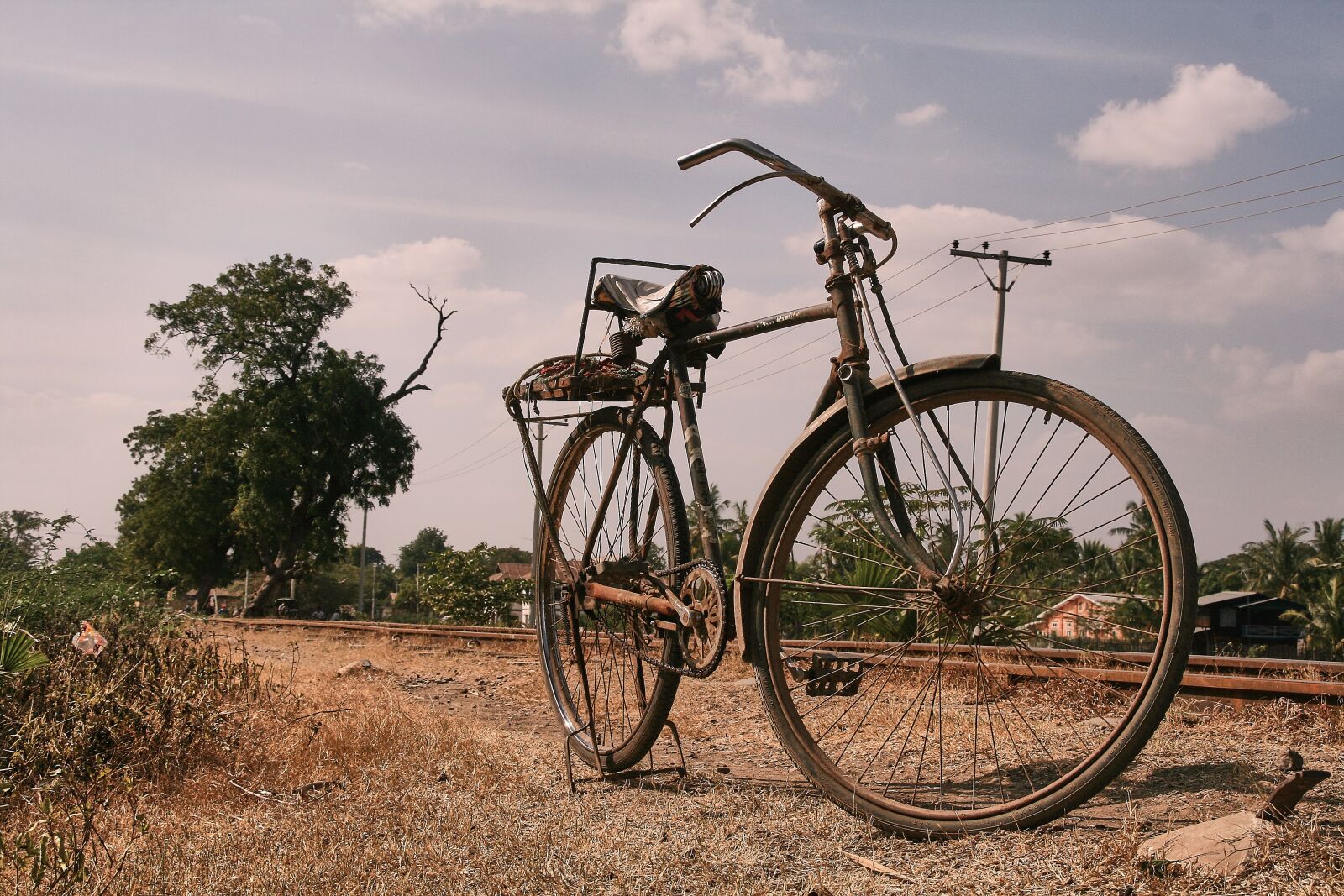 Canon EOS 400D (EOS Digital Rebel XTi / EOS Kiss Digital X) sample photo. Old, bike, rust photography