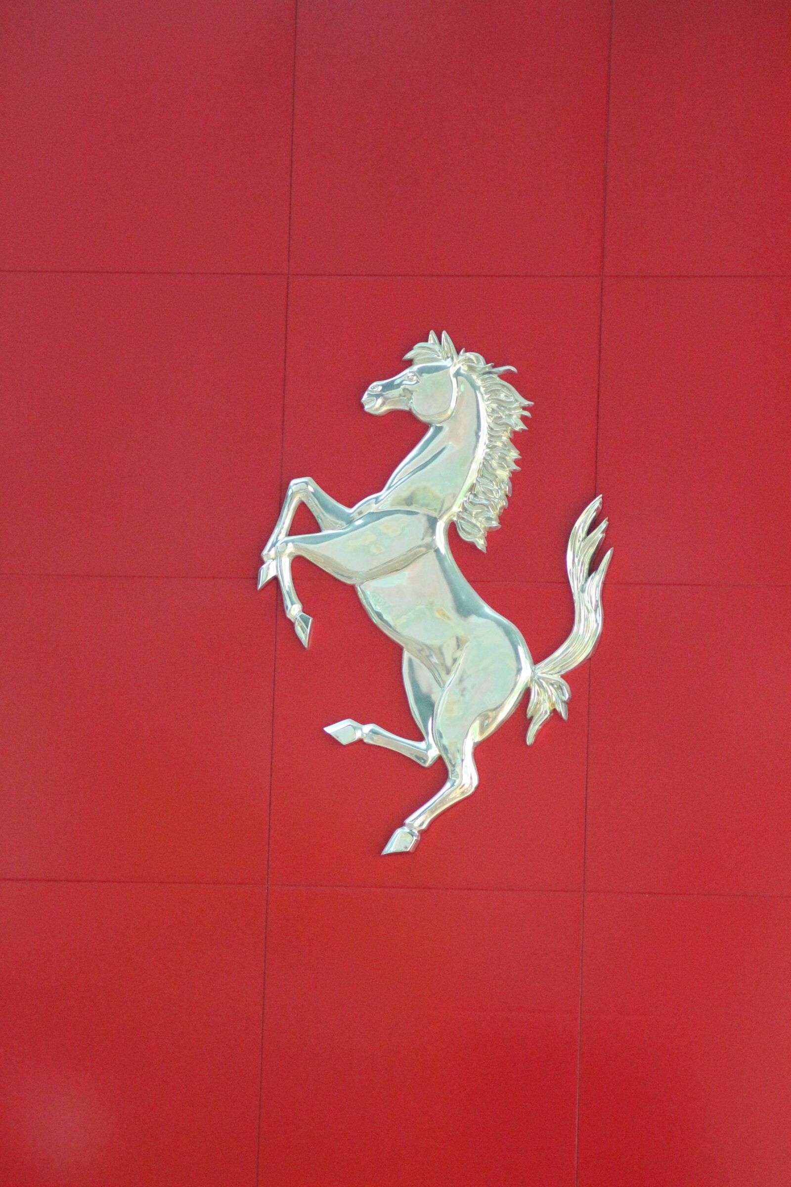 Canon EOS 700D (EOS Rebel T5i / EOS Kiss X7i) sample photo. Ferrari, emblem, automobile photography