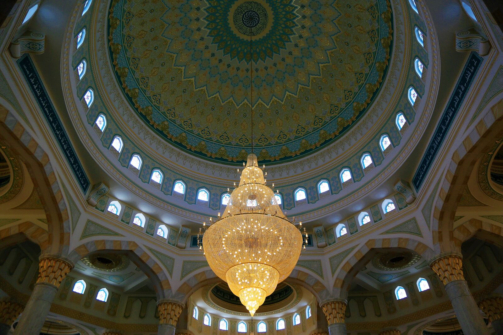 Canon EOS 5D Mark III sample photo. Cami, dome, chandelier photography