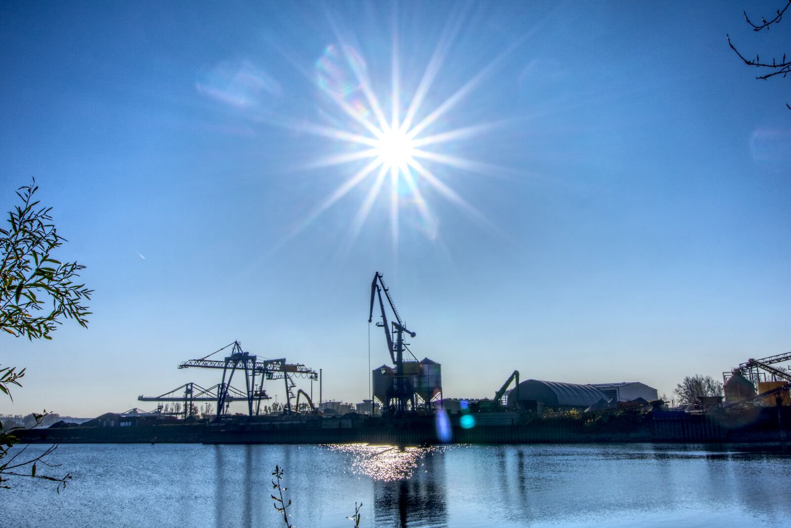 Sony a6000 sample photo. Sun, backlighting, dazzling star photography
