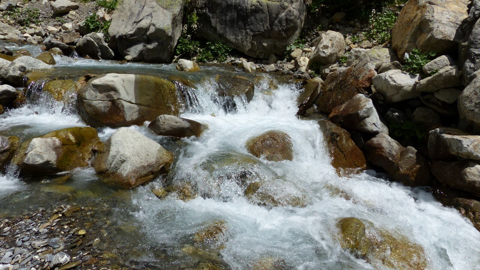 Panasonic Lumix DMC-FZ200 sample photo. Water, water courses, torrent photography