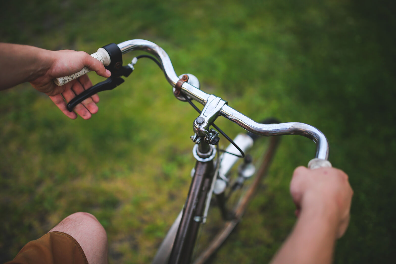 Canon EOS 6D + Sigma 35mm F1.4 DG HSM Art sample photo. Bicycle, handlebar photography