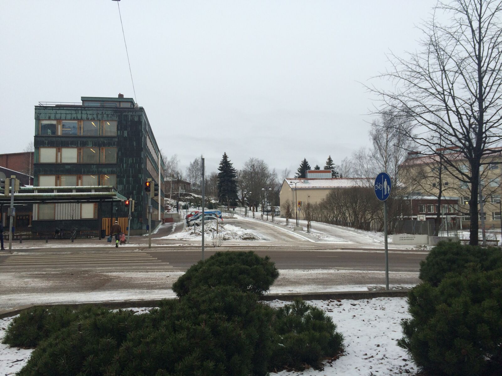 iPhone 5s back camera 4.15mm f/2.2 sample photo. Snow, building, winter photography