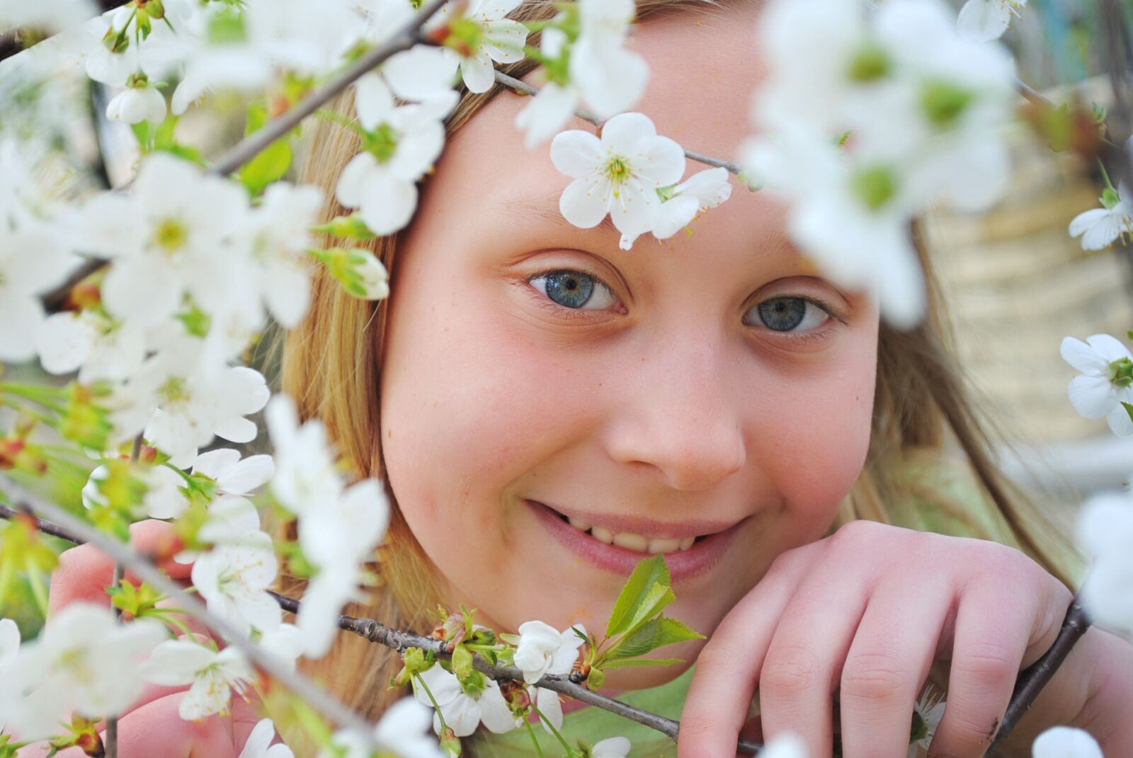 Nikon D3000 sample photo. Girl, happiness, optimist photography