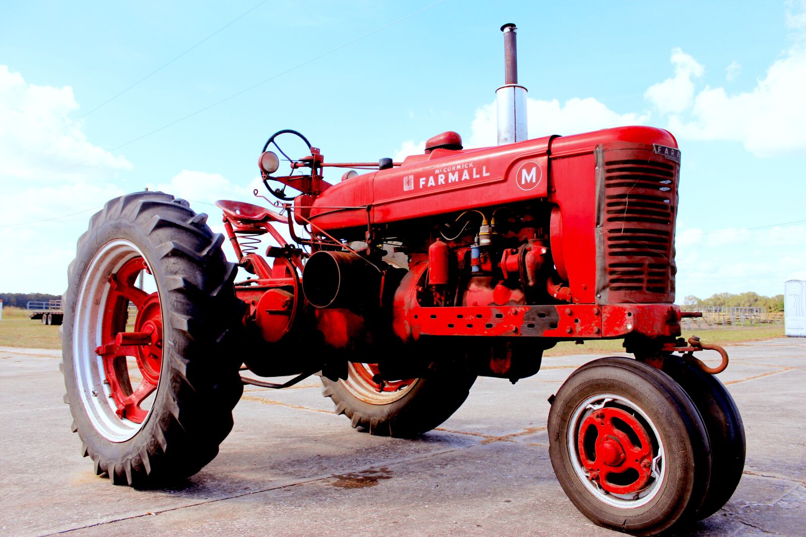Canon EOS 650D (EOS Rebel T4i / EOS Kiss X6i) sample photo. Tractor, vintage, old photography