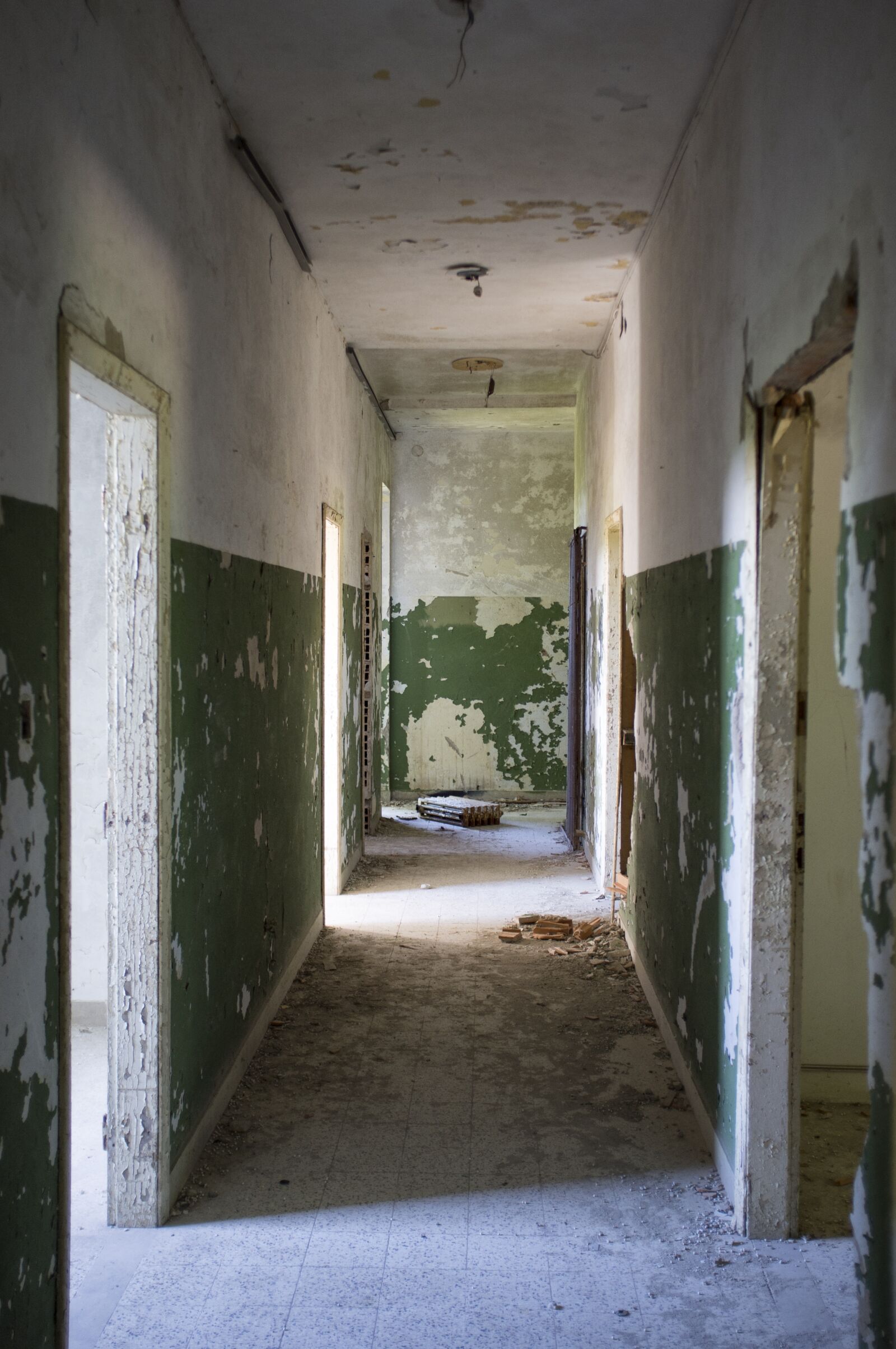 Fujifilm FinePix X100 sample photo. Abandoned, room, interior photography