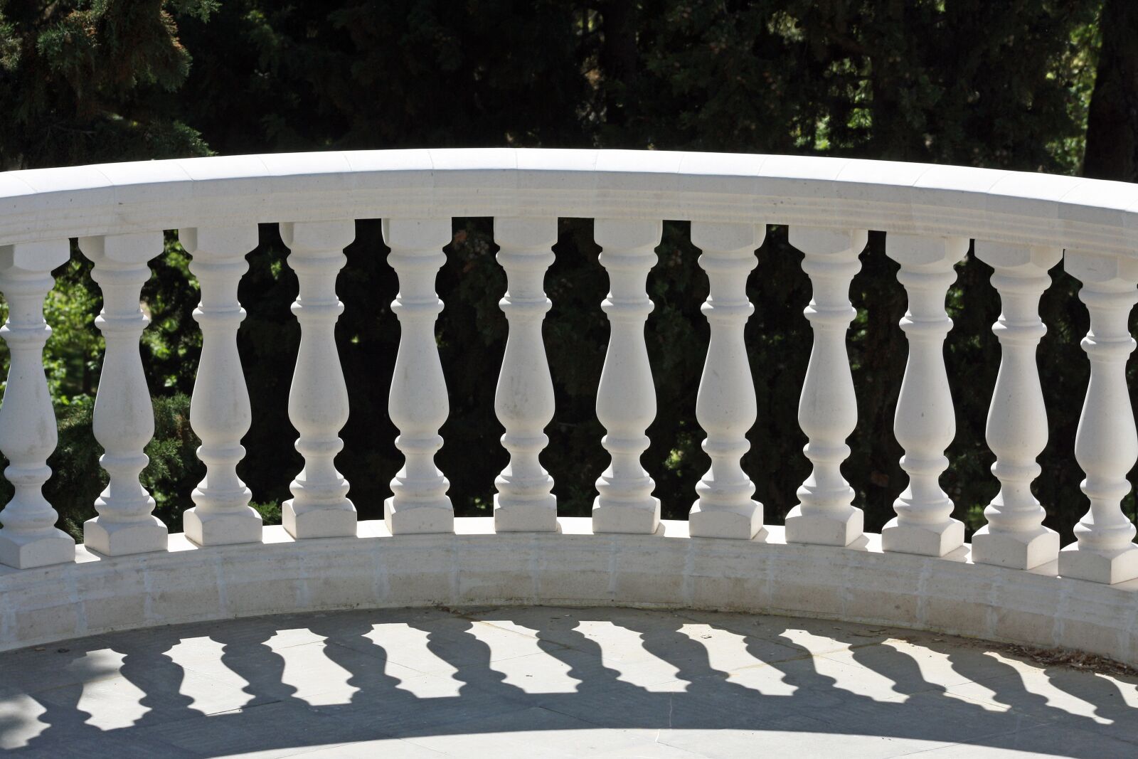 Canon EOS 1000D (EOS Digital Rebel XS / EOS Kiss F) sample photo. Balustrade, park, symmetry photography