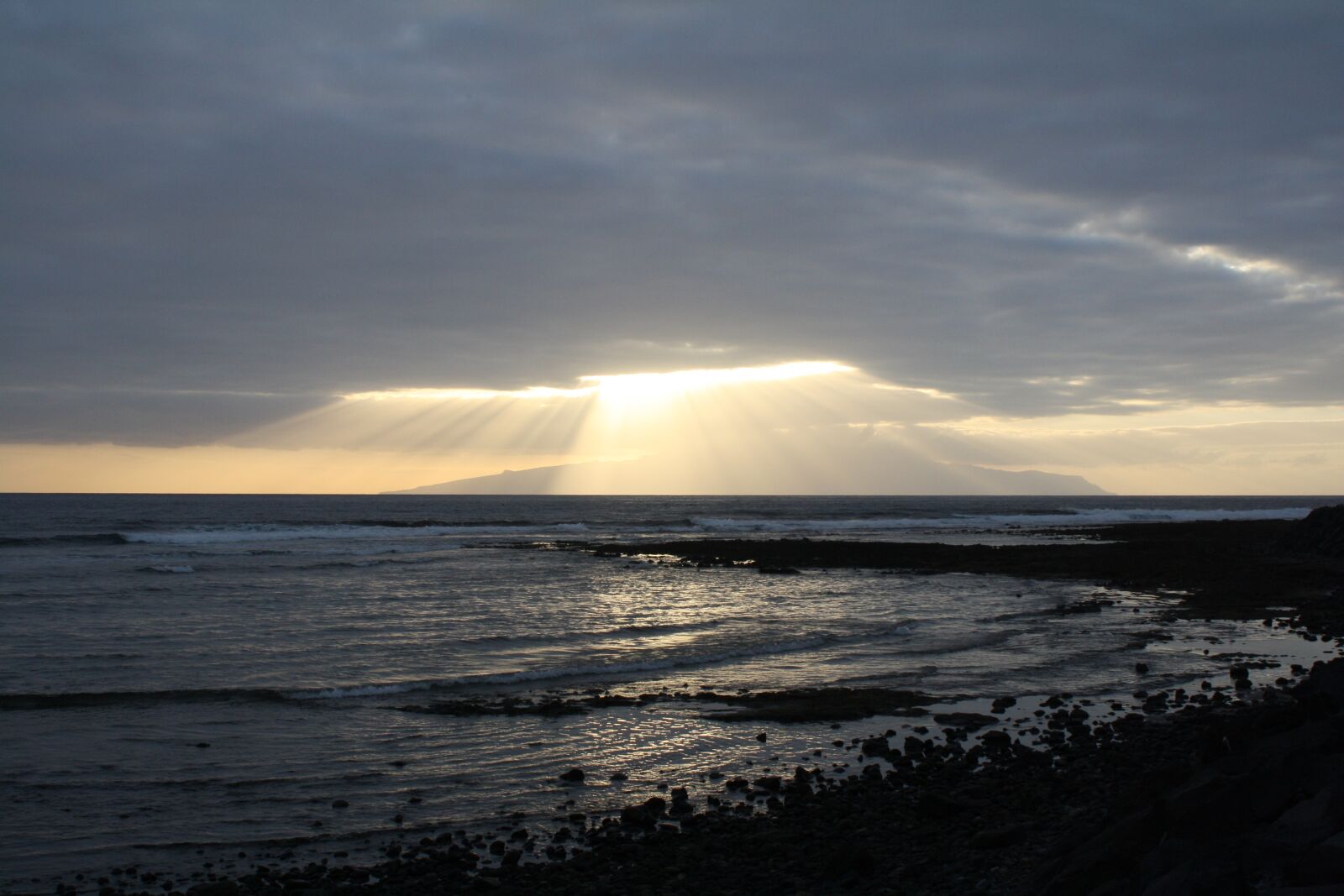 Canon EOS 1000D (EOS Digital Rebel XS / EOS Kiss F) sample photo. Target, overcoming, horizon photography
