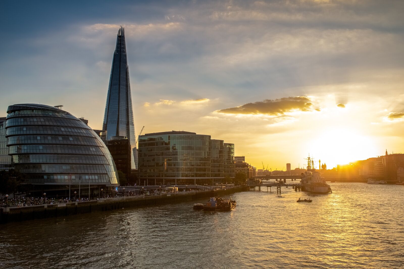 Canon EOS 750D (EOS Rebel T6i / EOS Kiss X8i) sample photo. London, evening sun, river photography