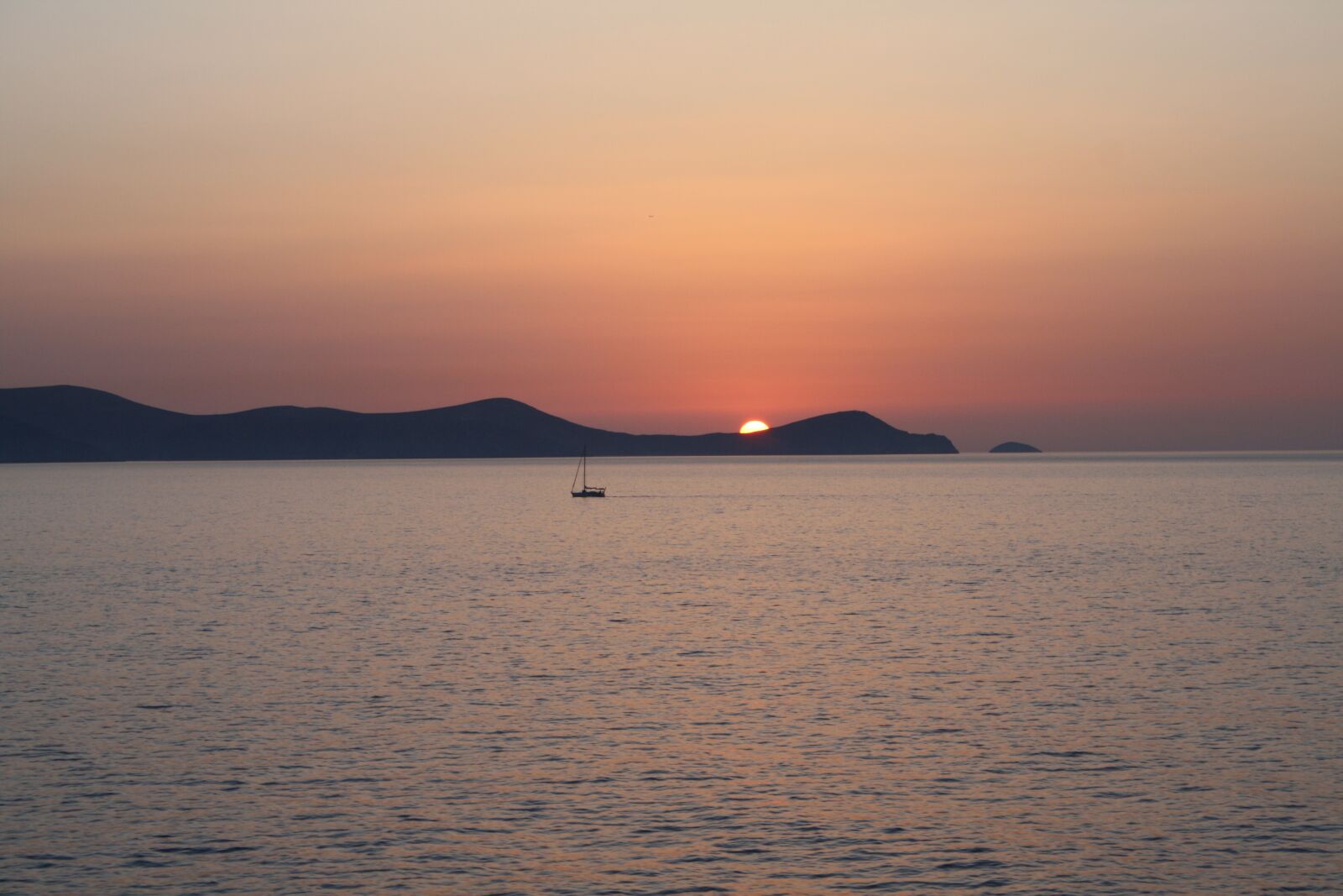 Canon EOS 1000D (EOS Digital Rebel XS / EOS Kiss F) sample photo. Sunrise, dia island, crete photography