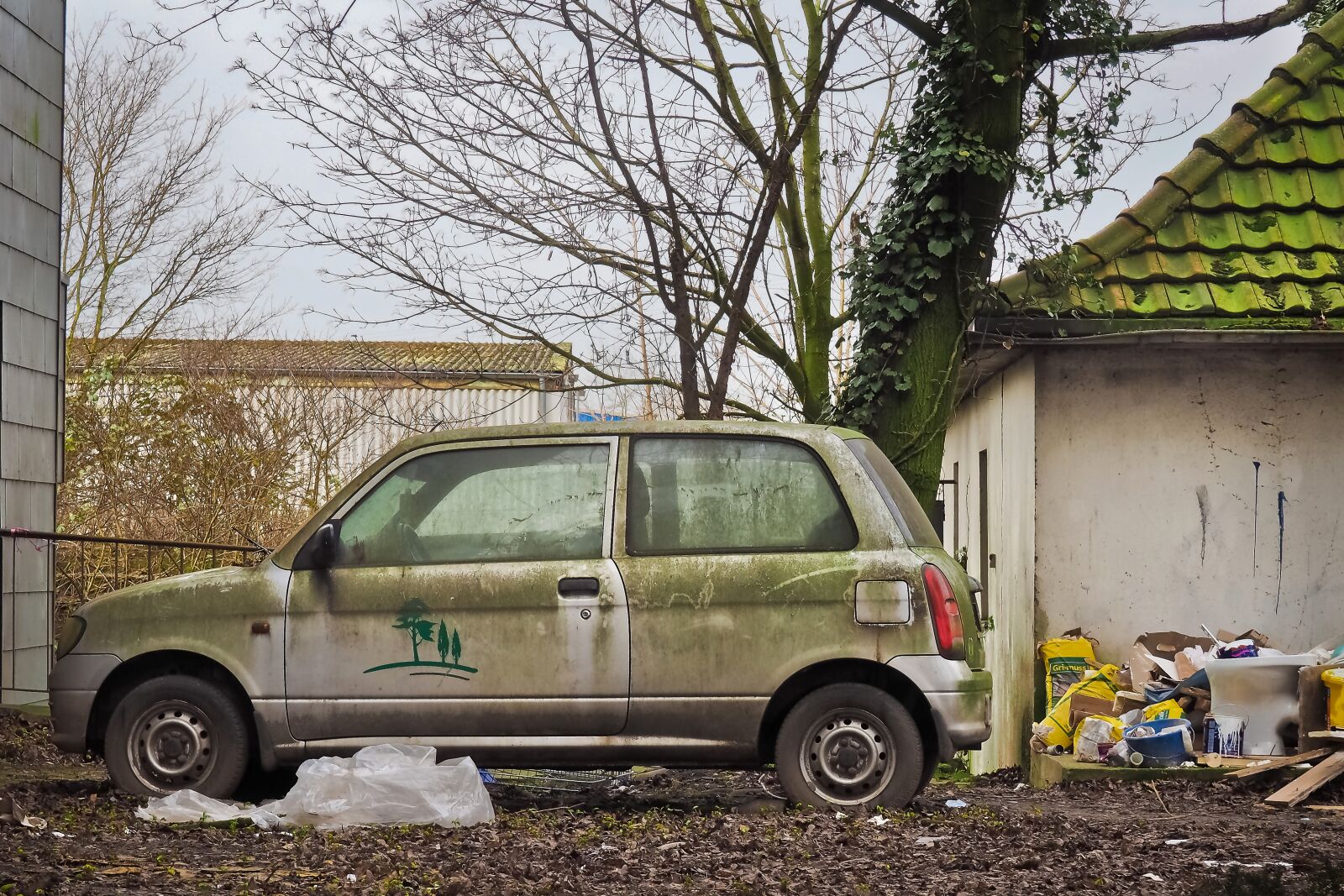 Olympus OM-D E-M10 sample photo. Auto, abandoned, old photography