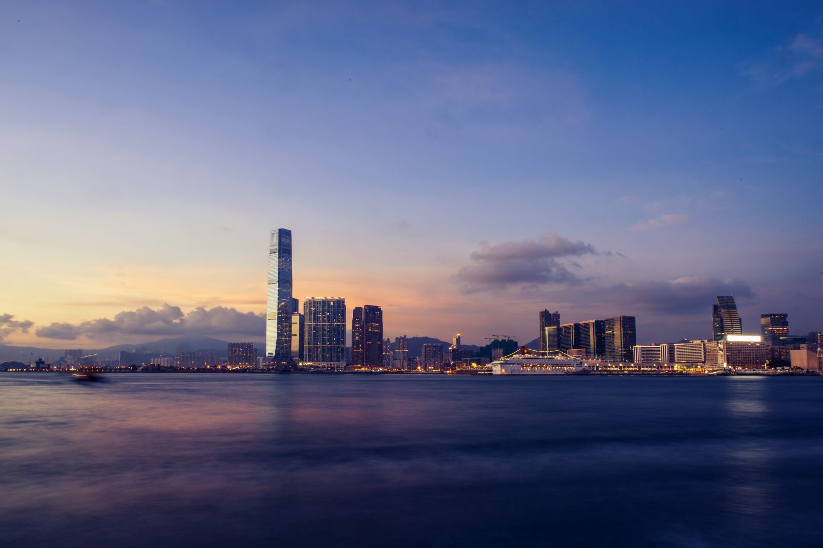 Canon EF 24-70mm F2.8L USM sample photo. Skyline, victoria harbour, hong photography