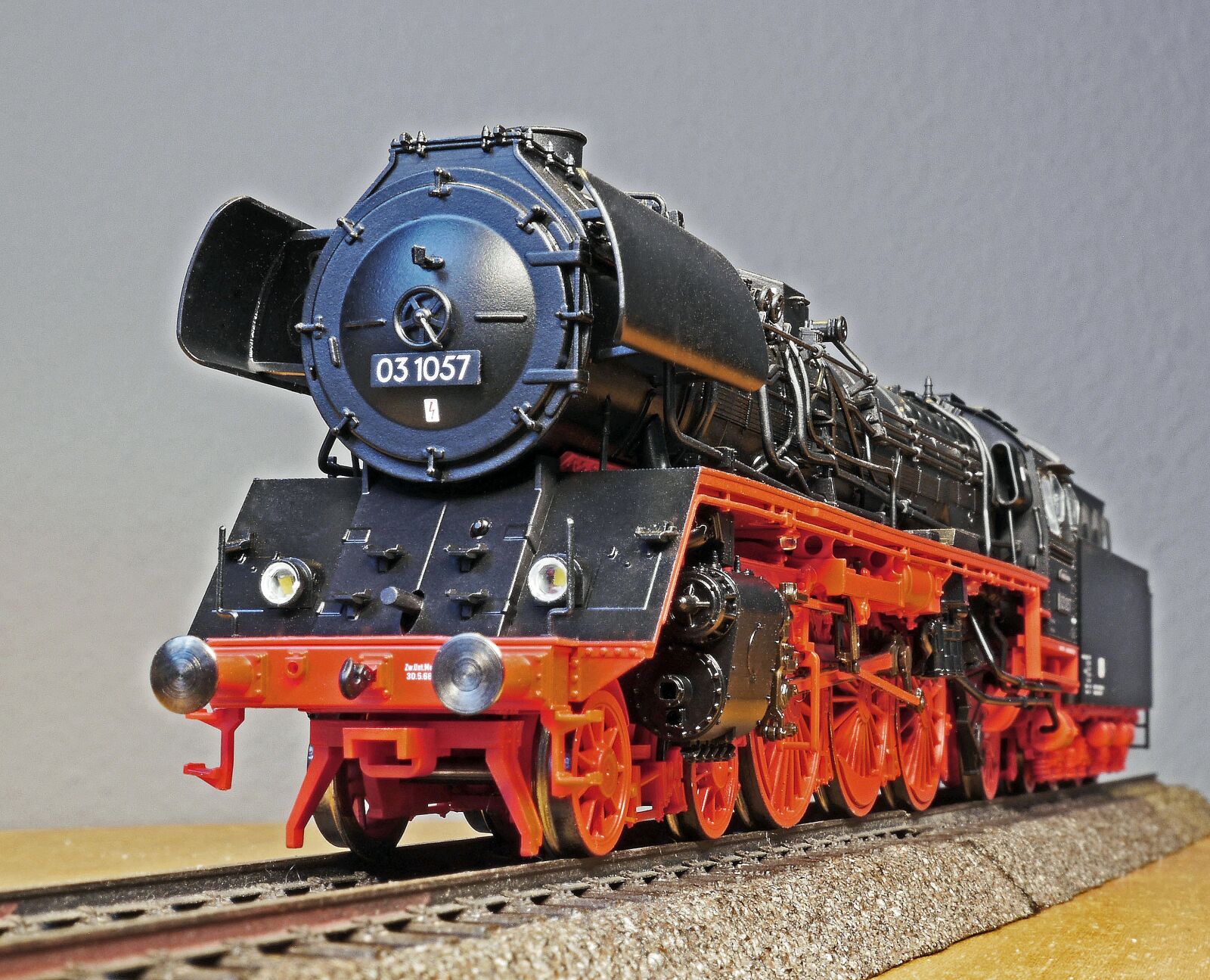 Panasonic Lumix DMC-GH3 sample photo. Steam locomotive, model, front photography