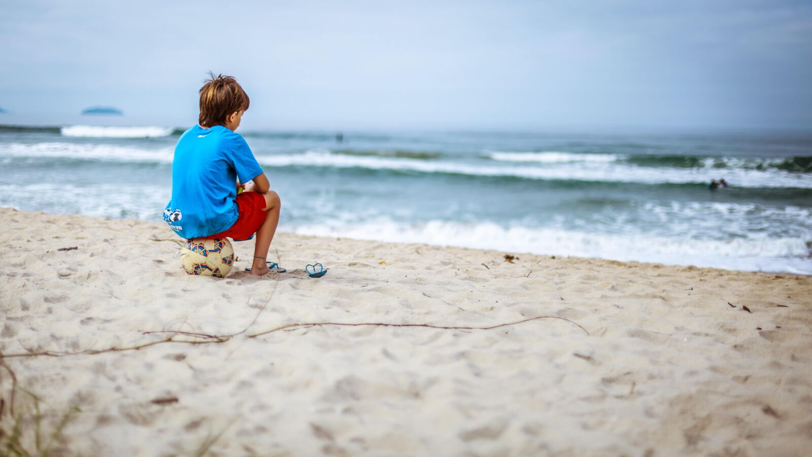 Canon EF 50mm F1.4 USM sample photo. Beach, child, enjoyment photography