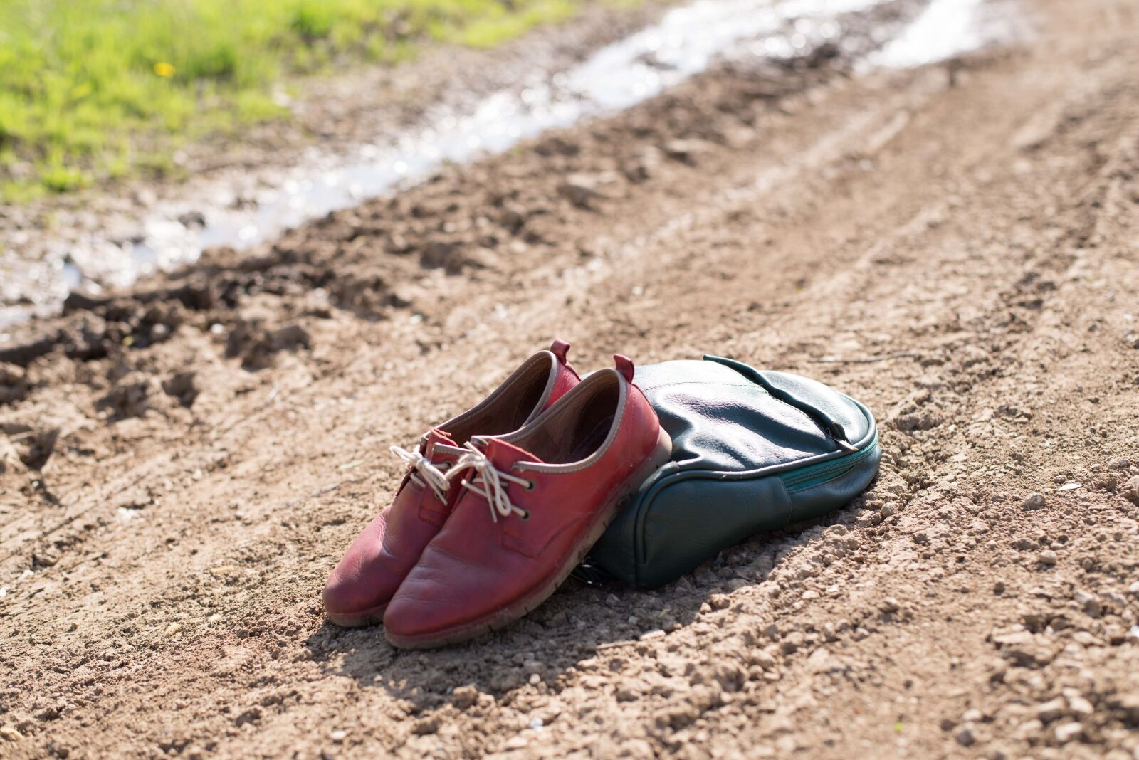 Nikon D610 sample photo. Road, shoes, backpack photography