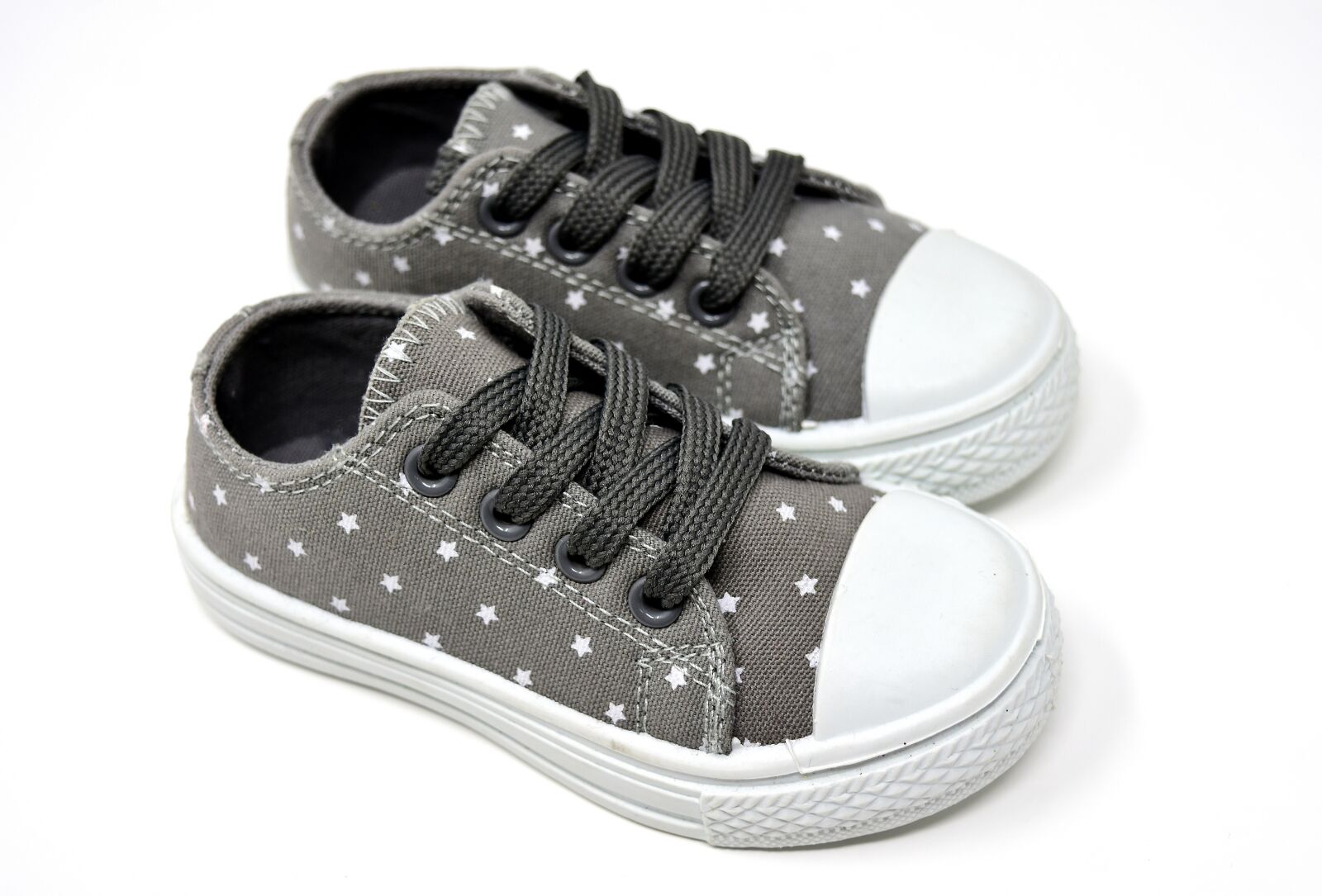 Nikon D7200 sample photo. Children's shoes, cute, sports photography