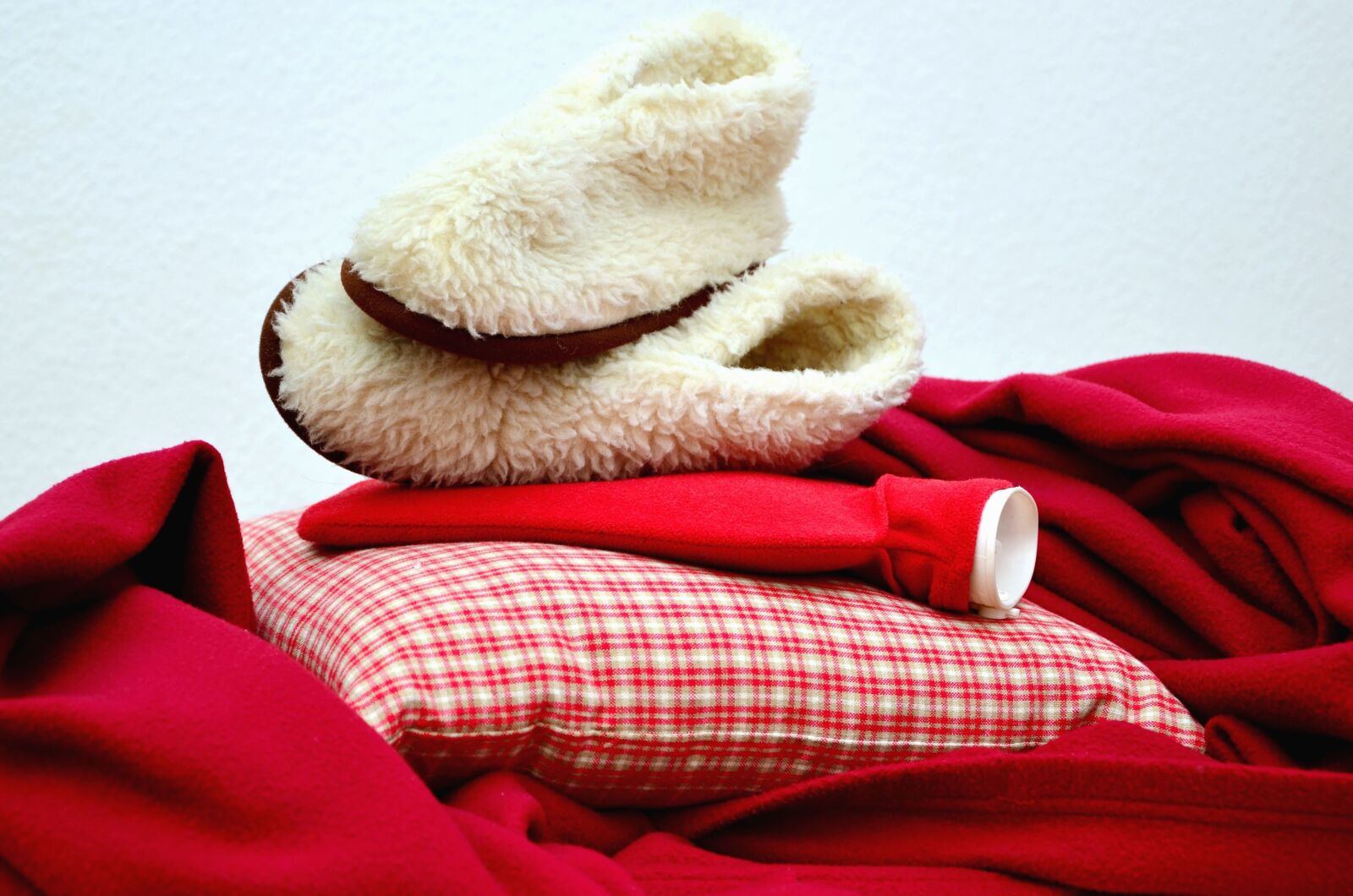 Nikon D5100 sample photo. Shoes, pillow, fabric, red photography