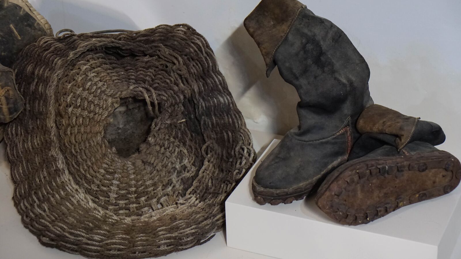 Sony a6000 + Sony Vario-Tessar T* E 16-70mm F4 ZA OSS sample photo. Museum, boots, basket photography