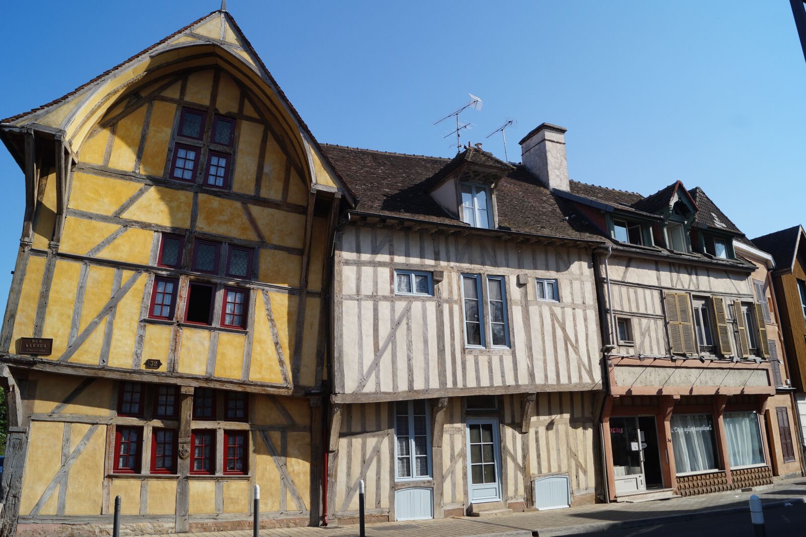 Sony DT 18-55mm F3.5-5.6 SAM II sample photo. Fachwerkhaus, france photography