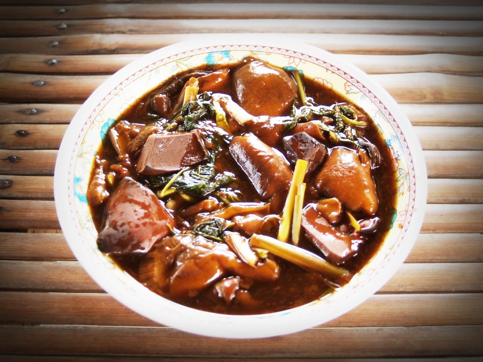 Olympus E-300 (EVOLT E-300) sample photo. Asia, bowl, chili photography