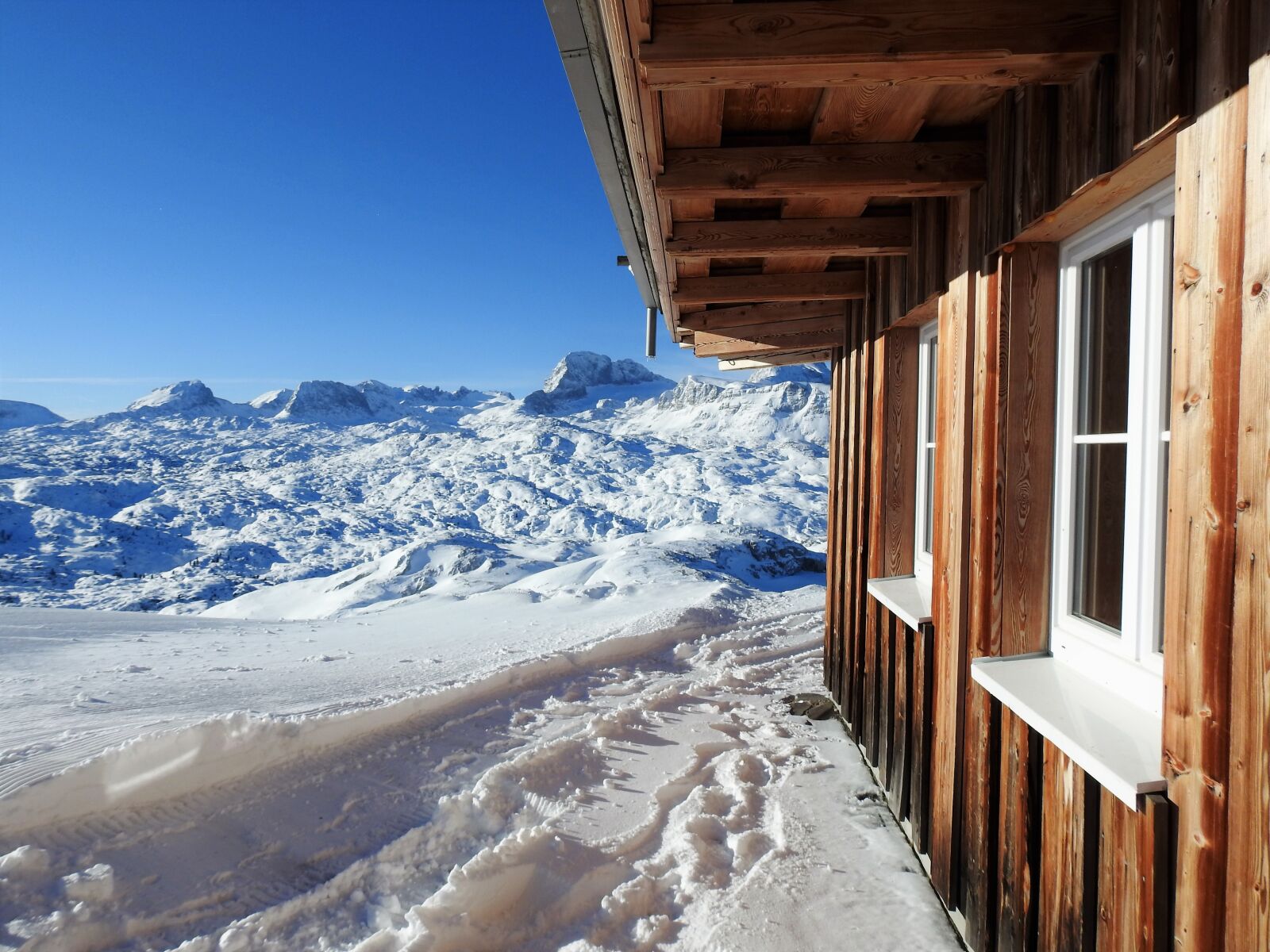 Nikon Coolpix P900 sample photo. Hut, wood, mountain hut photography