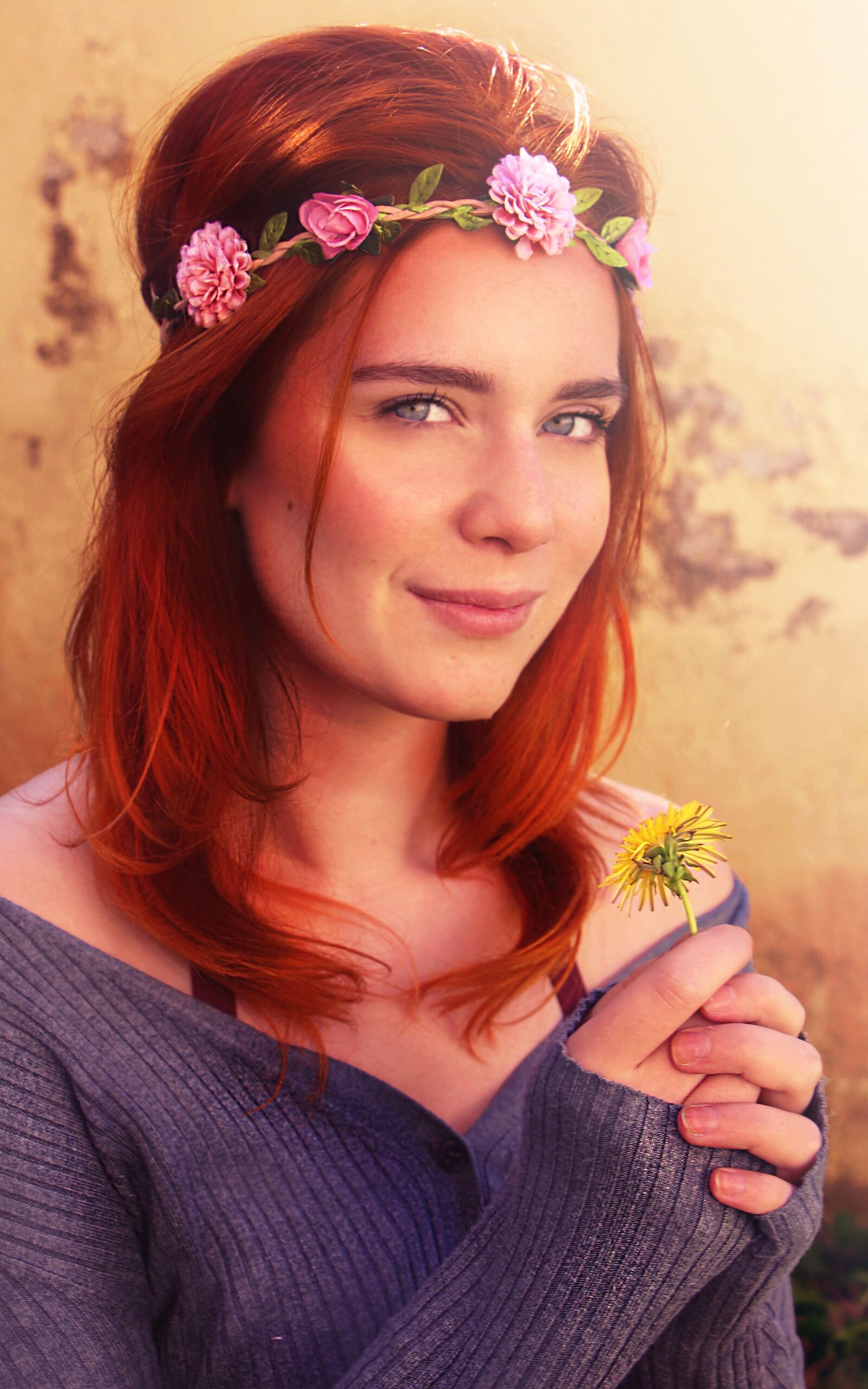 Canon EOS 700D (EOS Rebel T5i / EOS Kiss X7i) sample photo. Flowers, crown, blue eyes photography