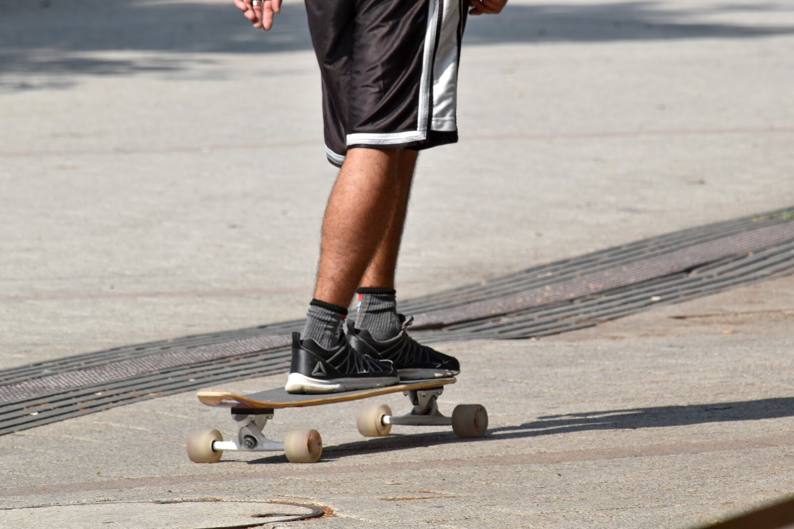 Nikon D5500 sample photo. Skateboard, skateboarding, sneakers, street photography