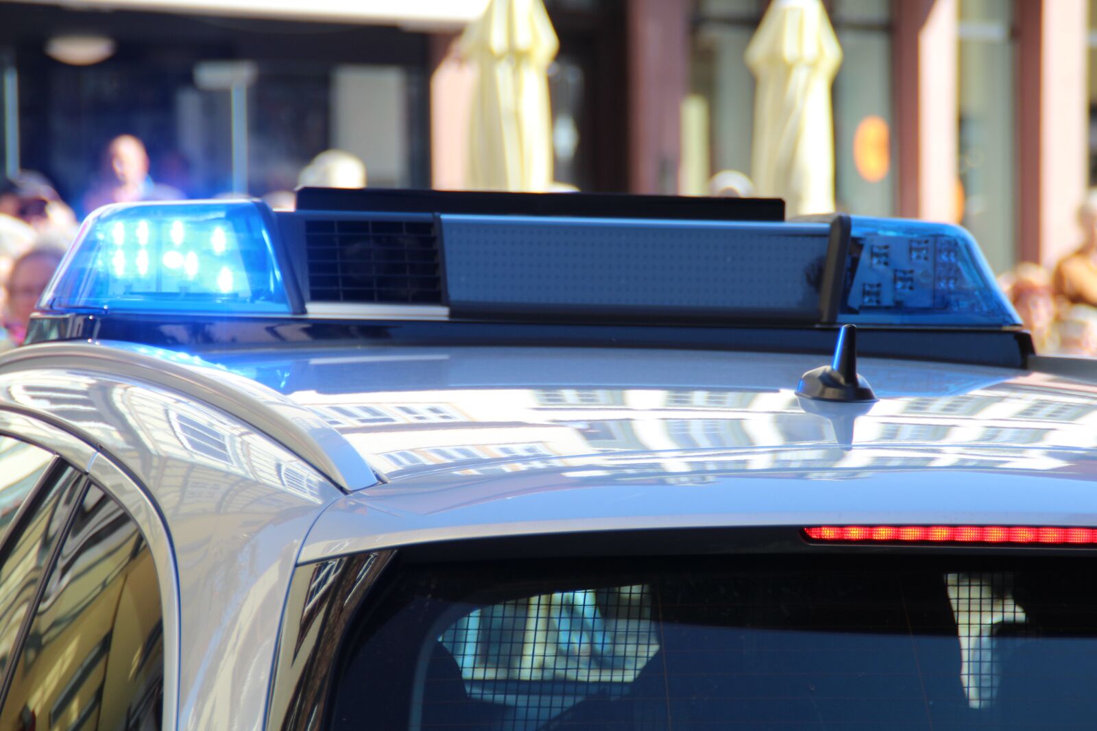 Canon EOS 1200D (EOS Rebel T5 / EOS Kiss X70 / EOS Hi) sample photo. Police, blue light, use photography