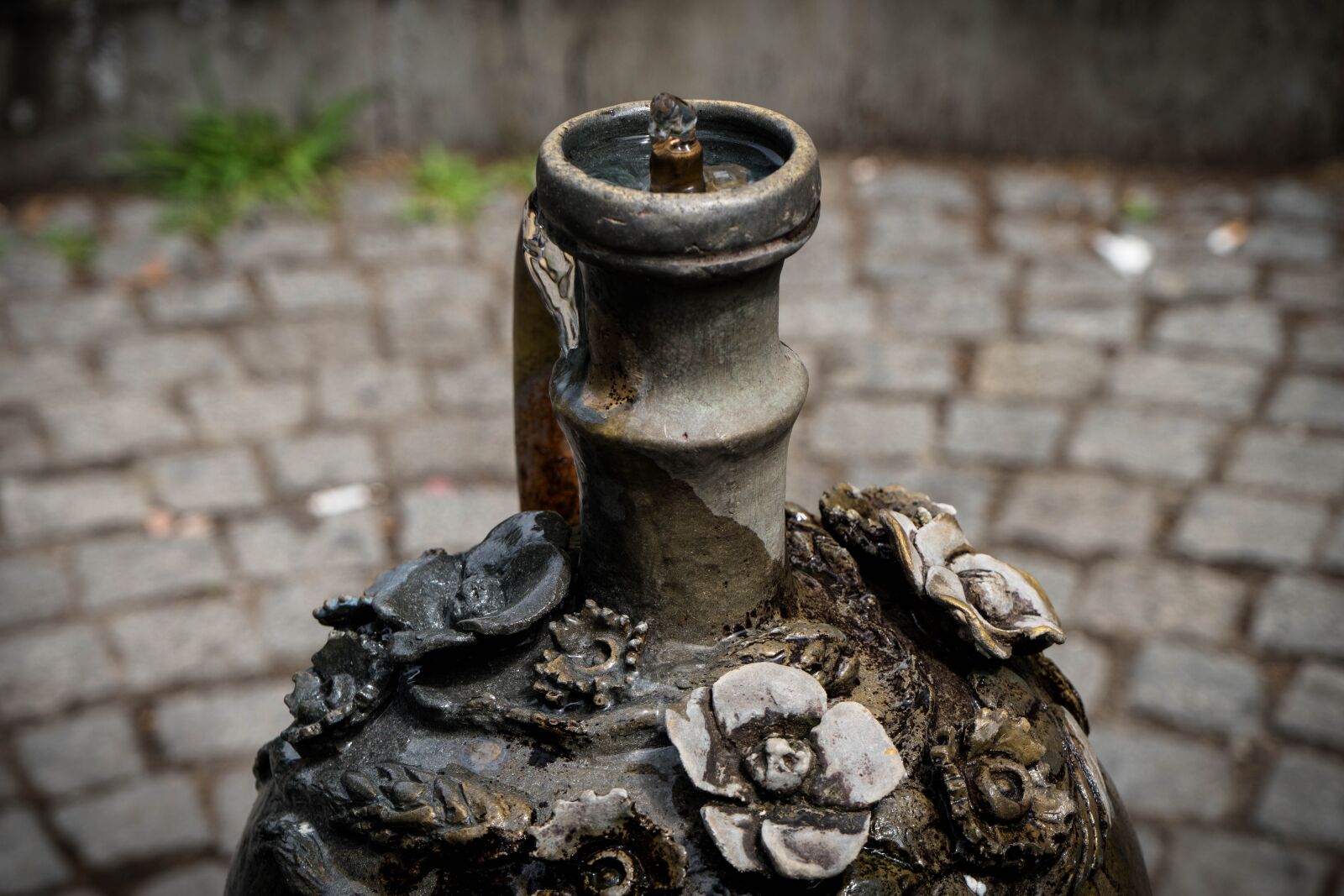 Sony a6500 + Sony Vario-Tessar T* E 16-70mm F4 ZA OSS sample photo. Krug, fountain, water jet photography