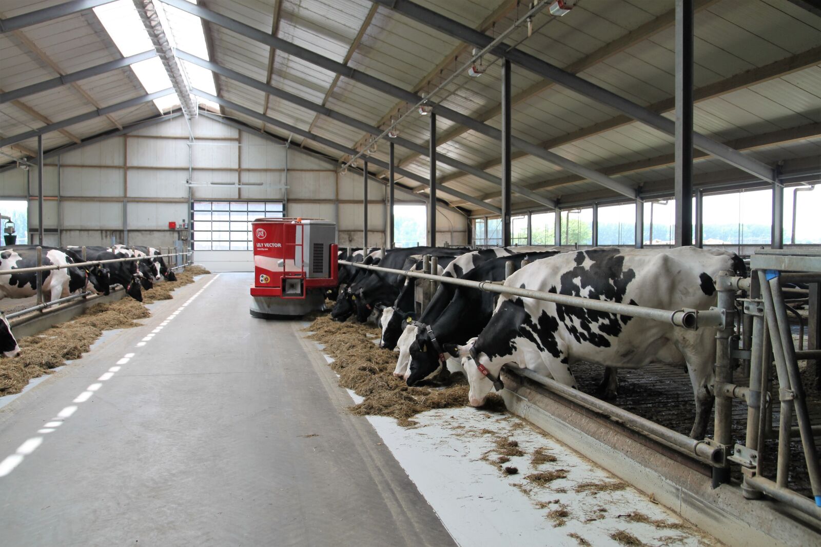 Canon EOS 500D (EOS Rebel T1i / EOS Kiss X3) sample photo. Dairy farm, farm, robot photography