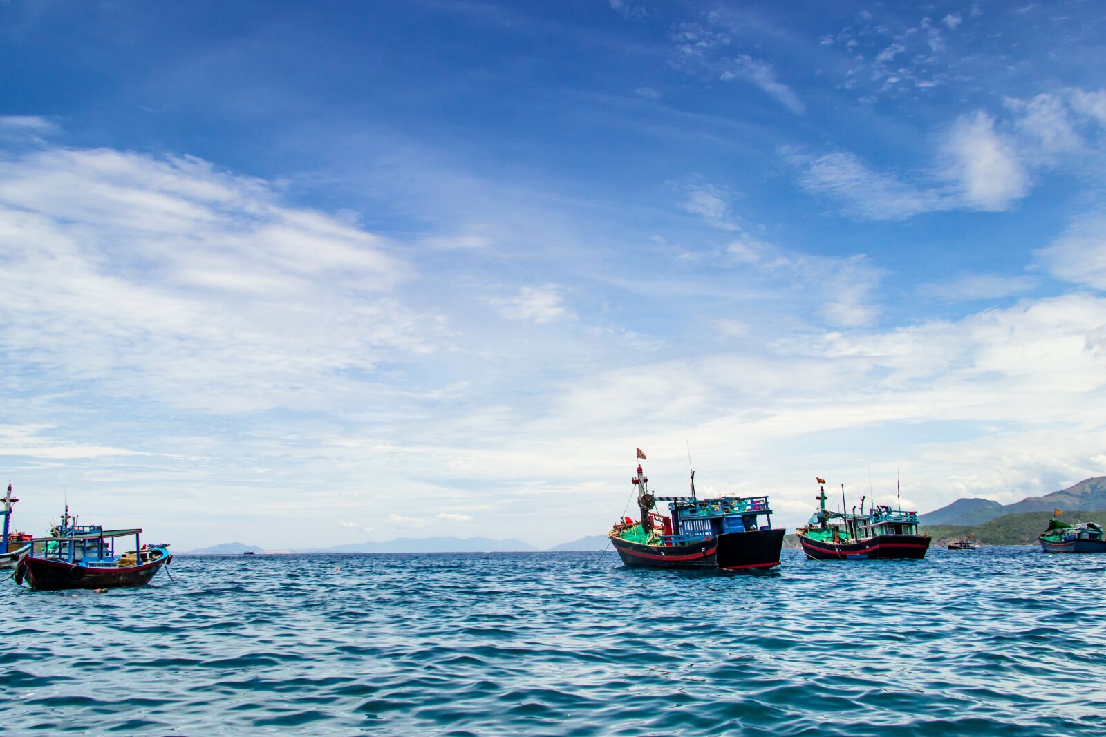 Canon EF-S 17-85mm F4-5.6 IS USM sample photo. The boat, out, smoke photography