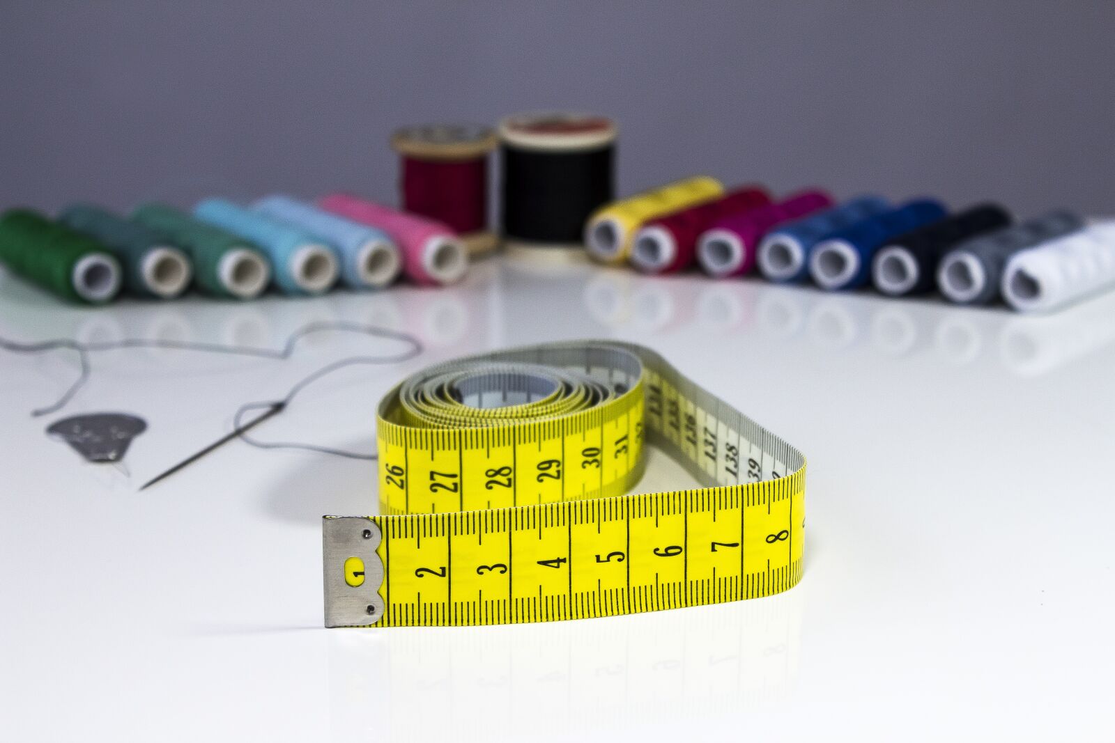 Canon EOS 1300D (EOS Rebel T6 / EOS Kiss X80) sample photo. Tape measure, needle, yarn photography