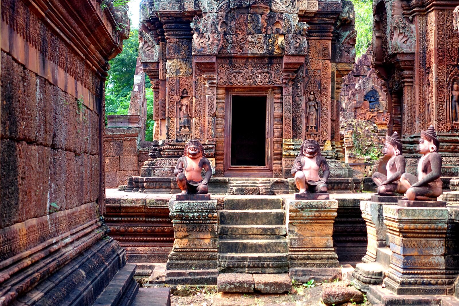 Sony Cyber-shot DSC-RX100 IV sample photo. Banteay srei, temple complex photography