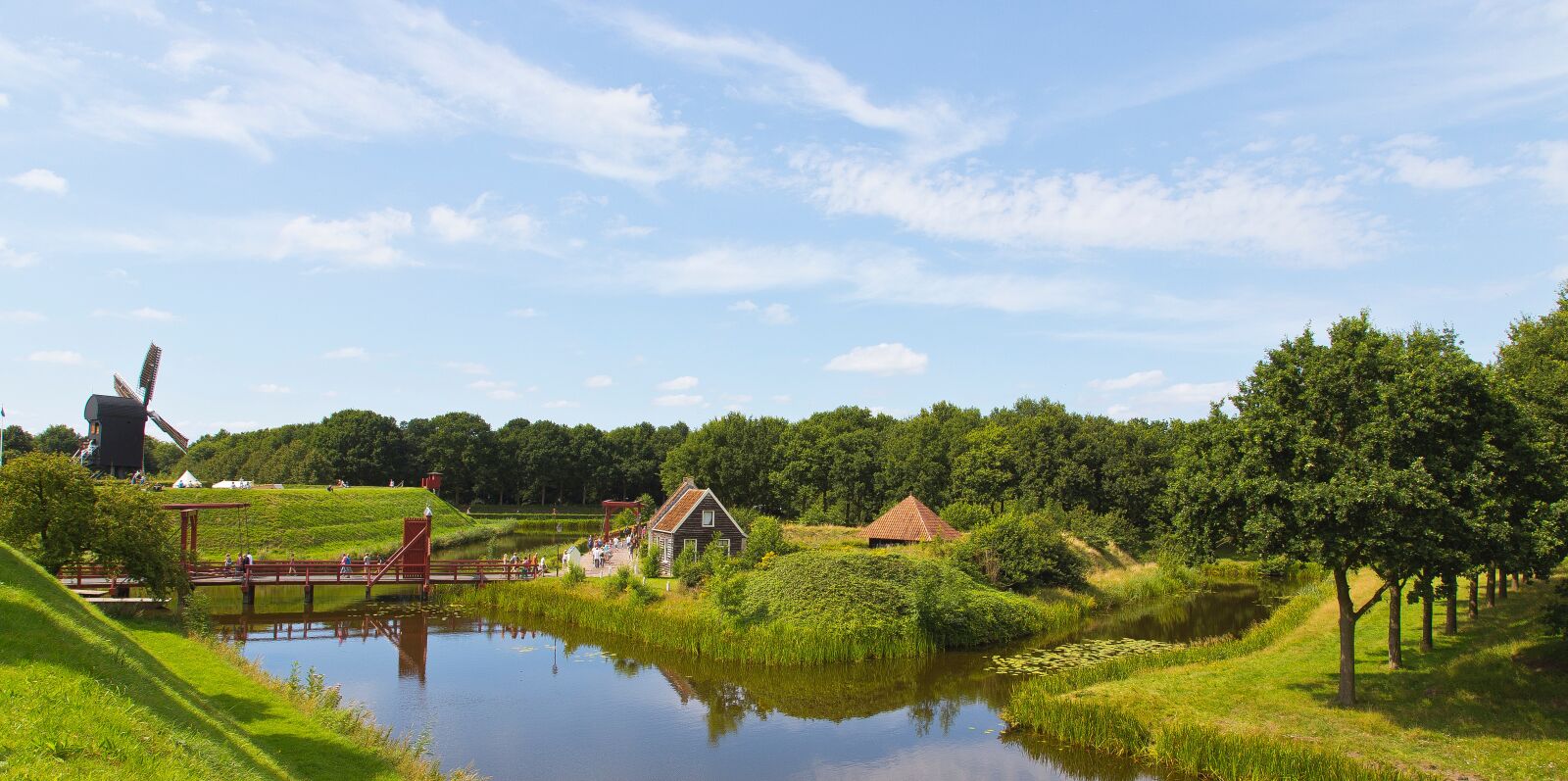 Canon EOS 6D + Canon EF 24-105mm F4L IS USM sample photo. Farmer cafetange, groningen, fortress photography