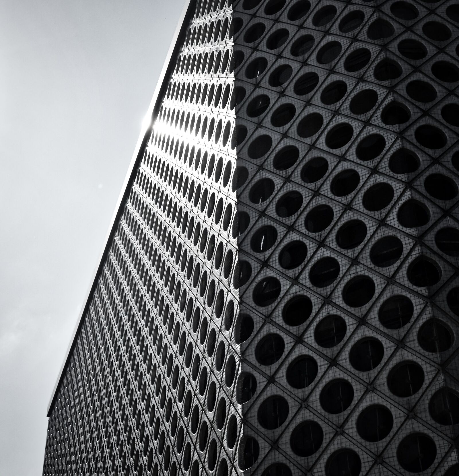 Panasonic Lumix DMC-FZ1000 sample photo. Perspective, facade, architecture photography