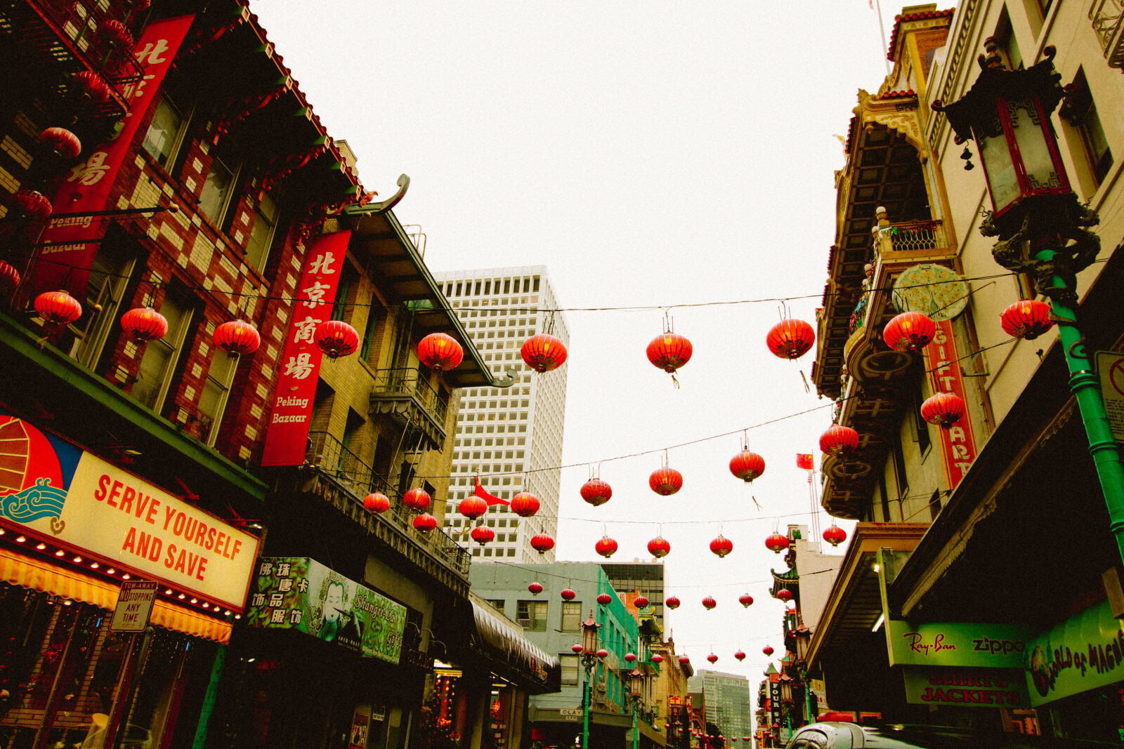 Canon EOS 600D (Rebel EOS T3i / EOS Kiss X5) + Canon EF-S 10-18mm F4.5–5.6 IS STM sample photo. Chinatown, lanterns, san, francisco photography