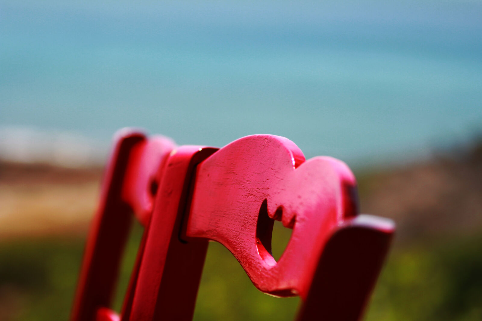 Canon EOS 550D (EOS Rebel T2i / EOS Kiss X4) sample photo. Red, chair, focus photography